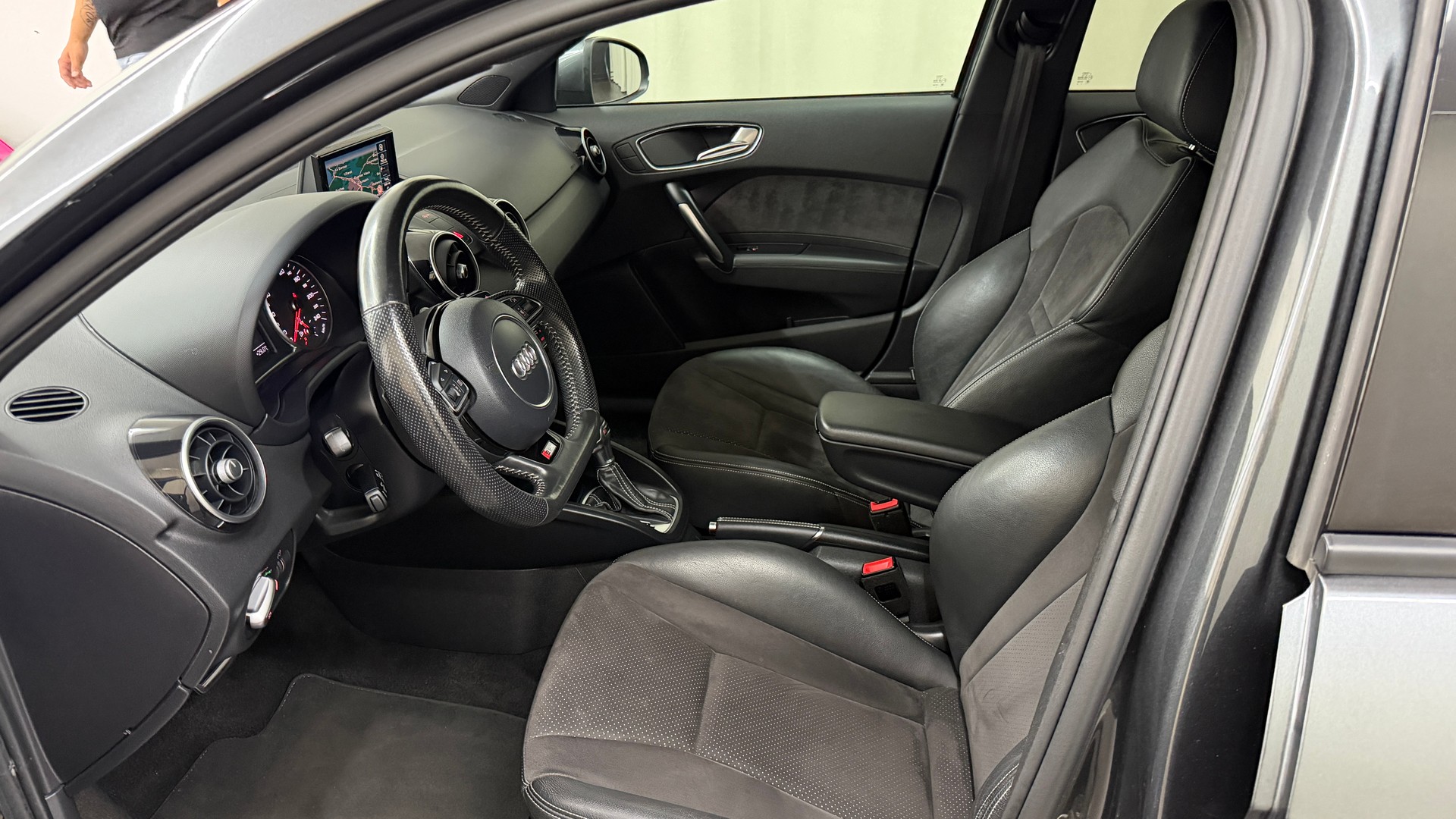 AUDI A1 Sportback 1.4 TFSI Sport S-tronic-image-6