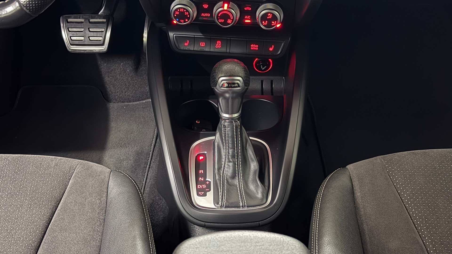 AUDI A1 Sportback 1.4 TFSI Sport S-tronic-image-13