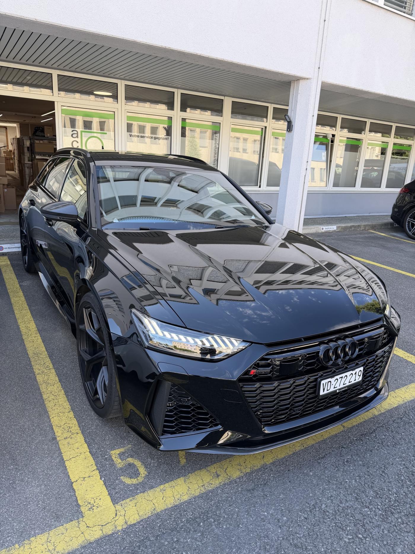 AUDI RS6 Avant 4.0 TFSI V8 Performance quattro-image-3