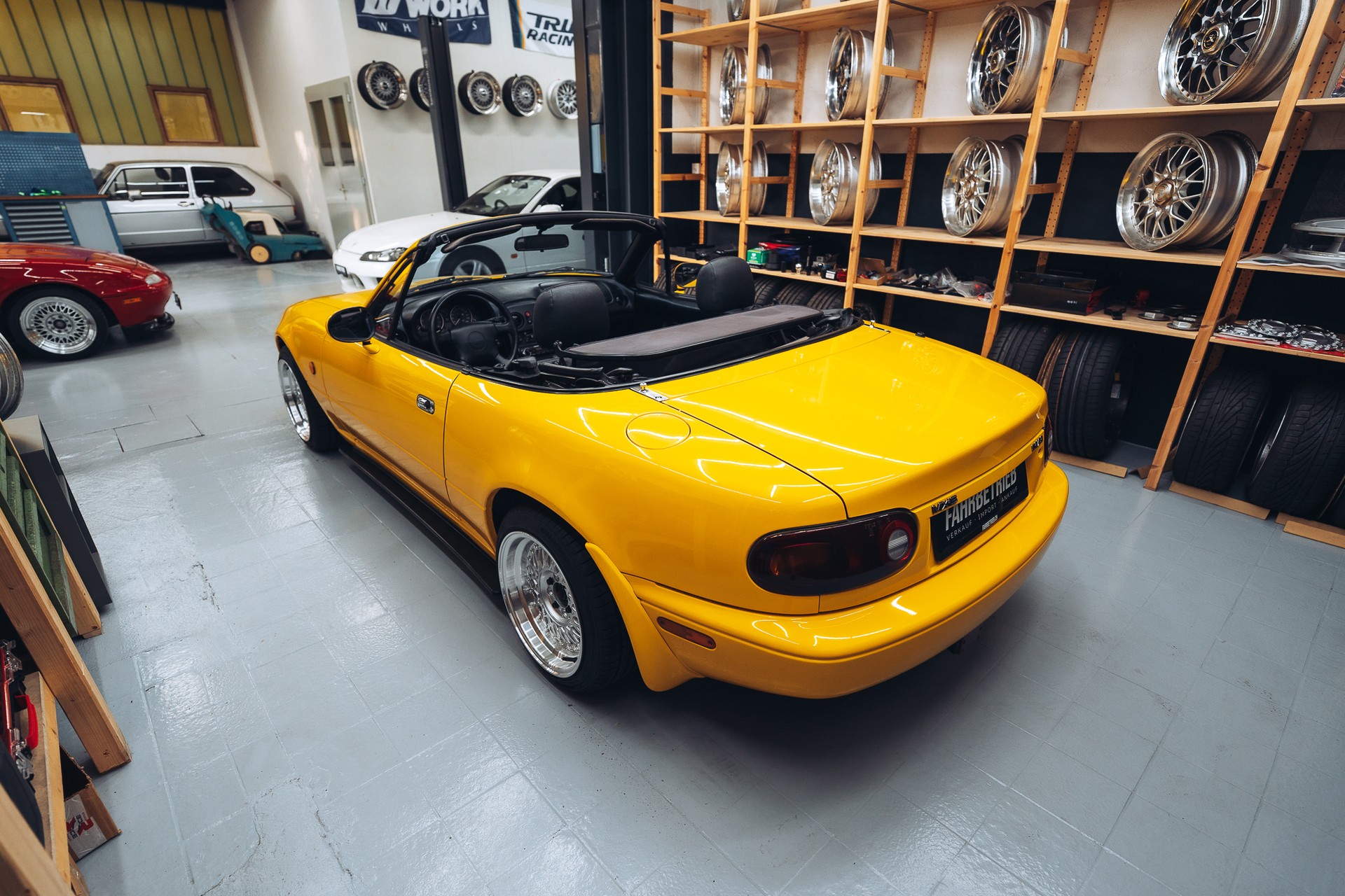 MAZDA MX-5 1.6i-16-image-8