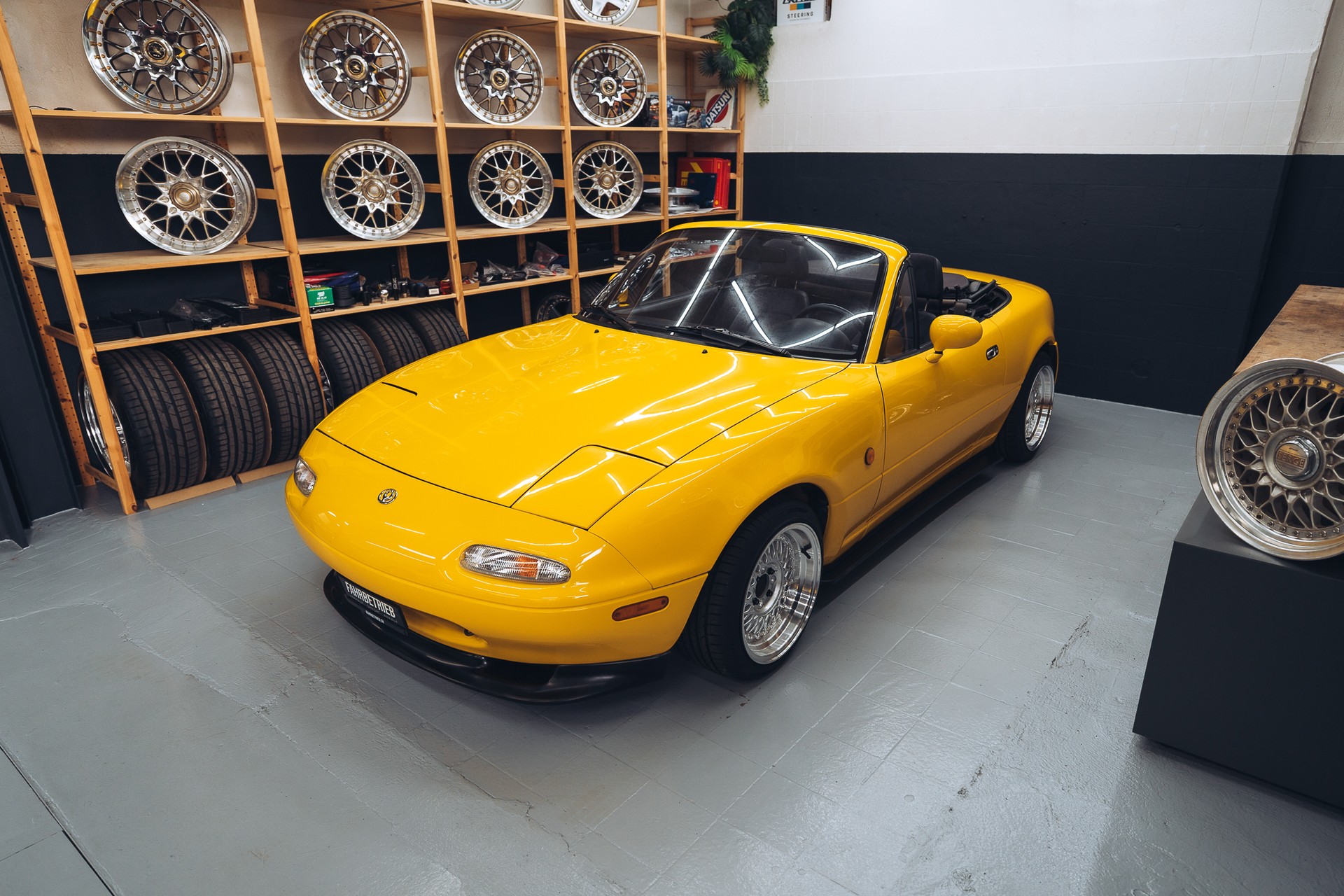 MAZDA MX-5 1.6i-16-image-1