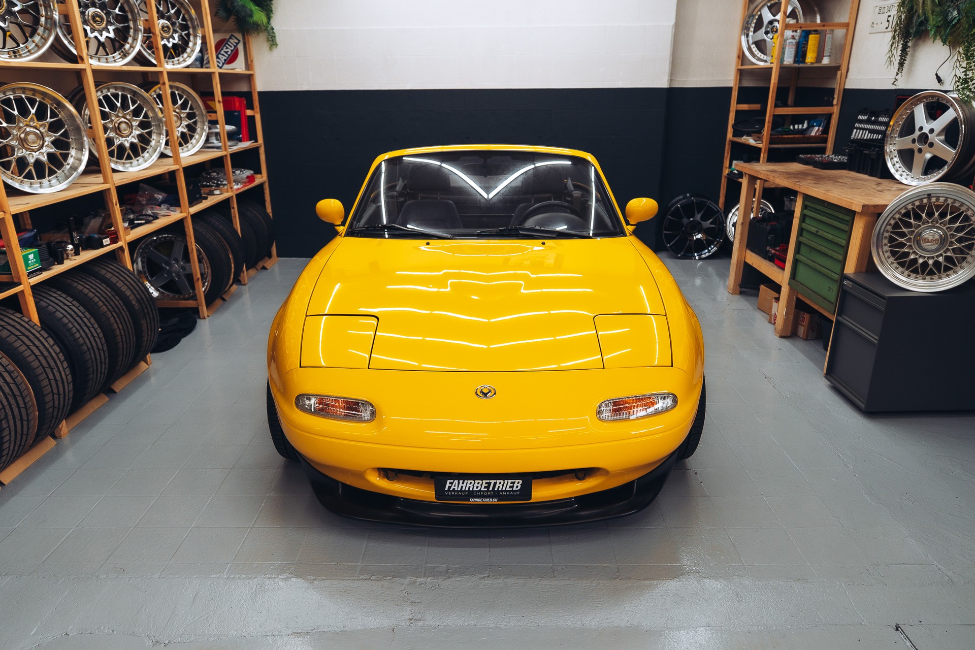 MAZDA MX-5 1.6i-16-image-2