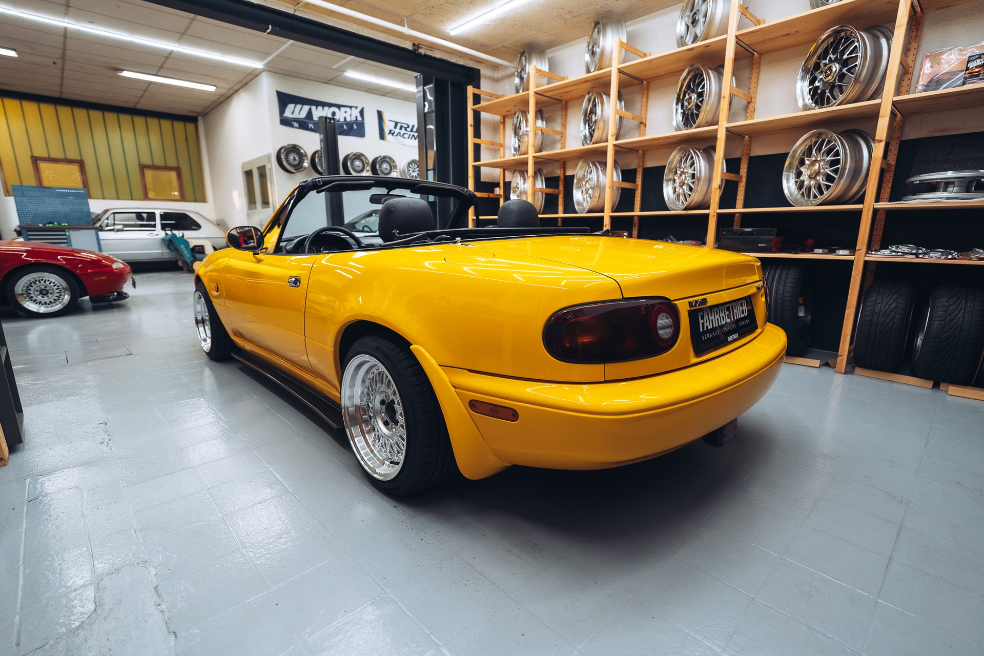 MAZDA MX-5 1.6i-16-image-9