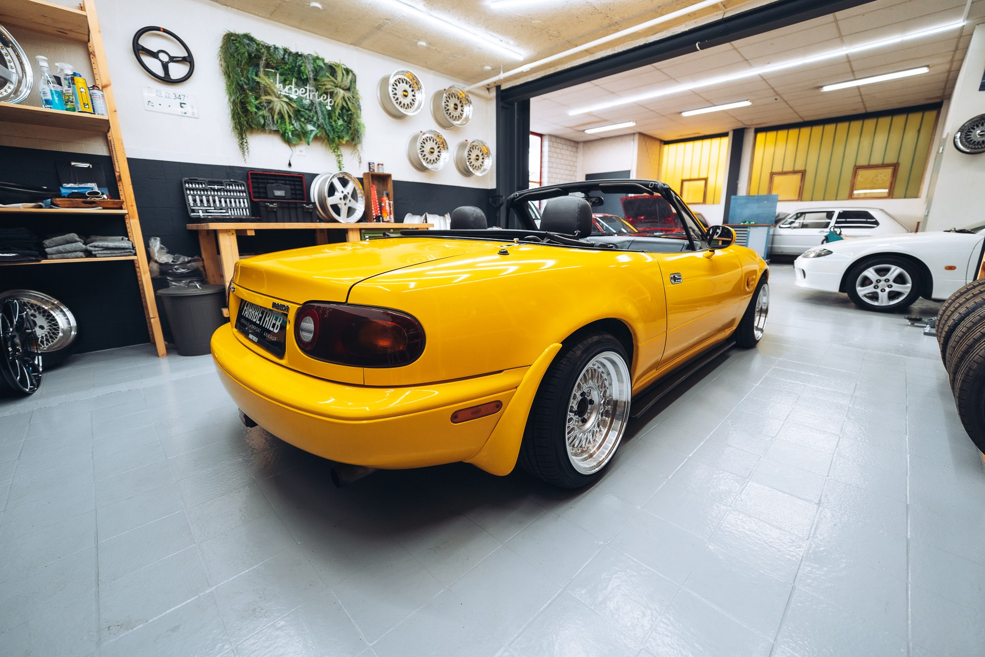 MAZDA MX-5 1.6i-16-image-6