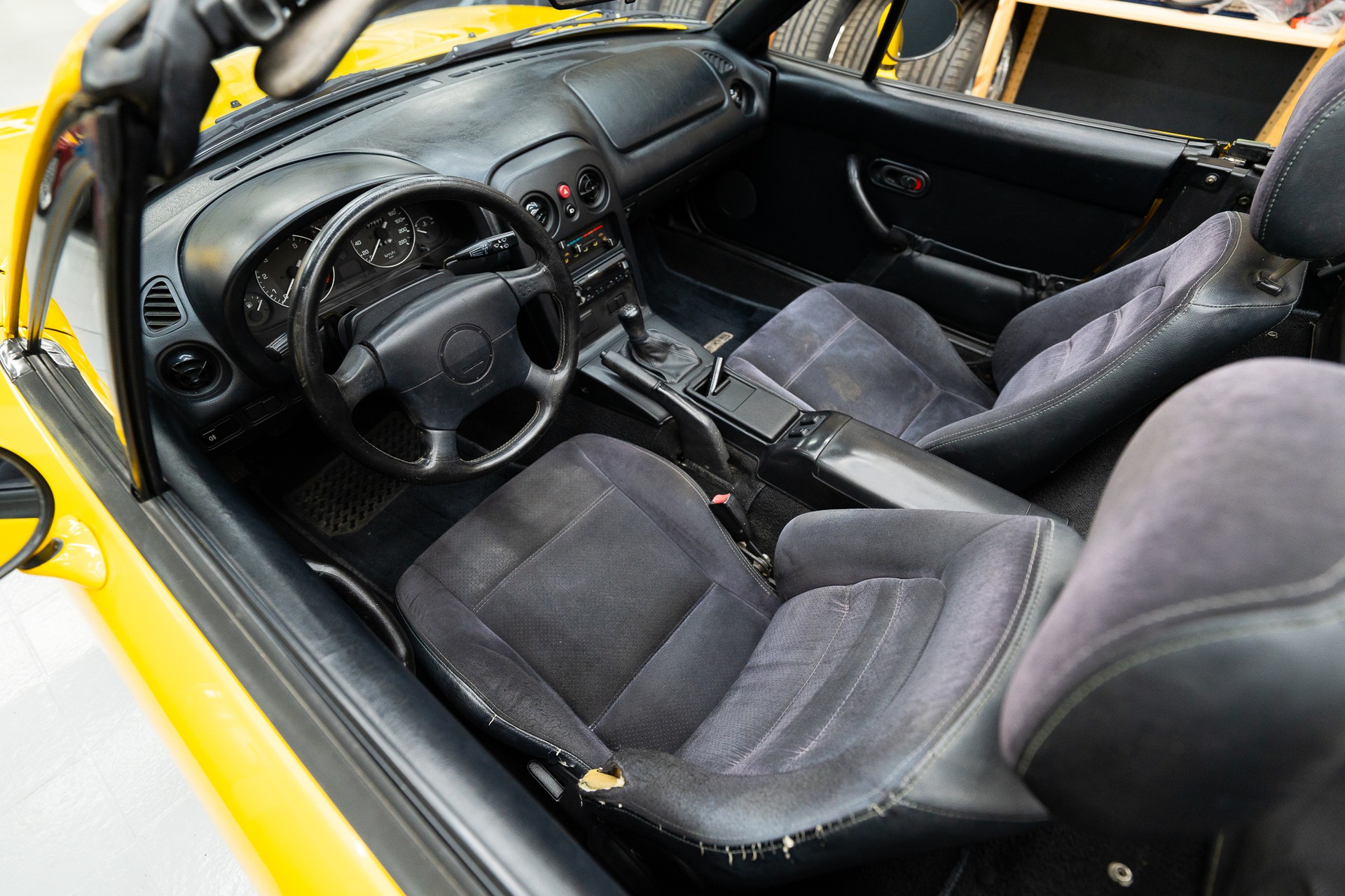 MAZDA MX-5 1.6i-16-image-11