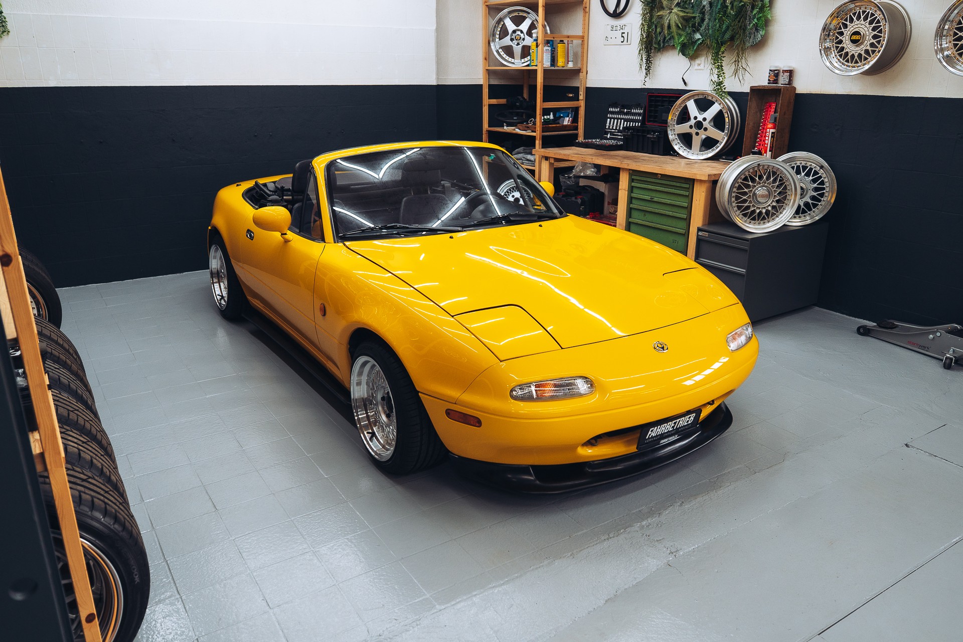 MAZDA MX-5 1.6i-16-image-5