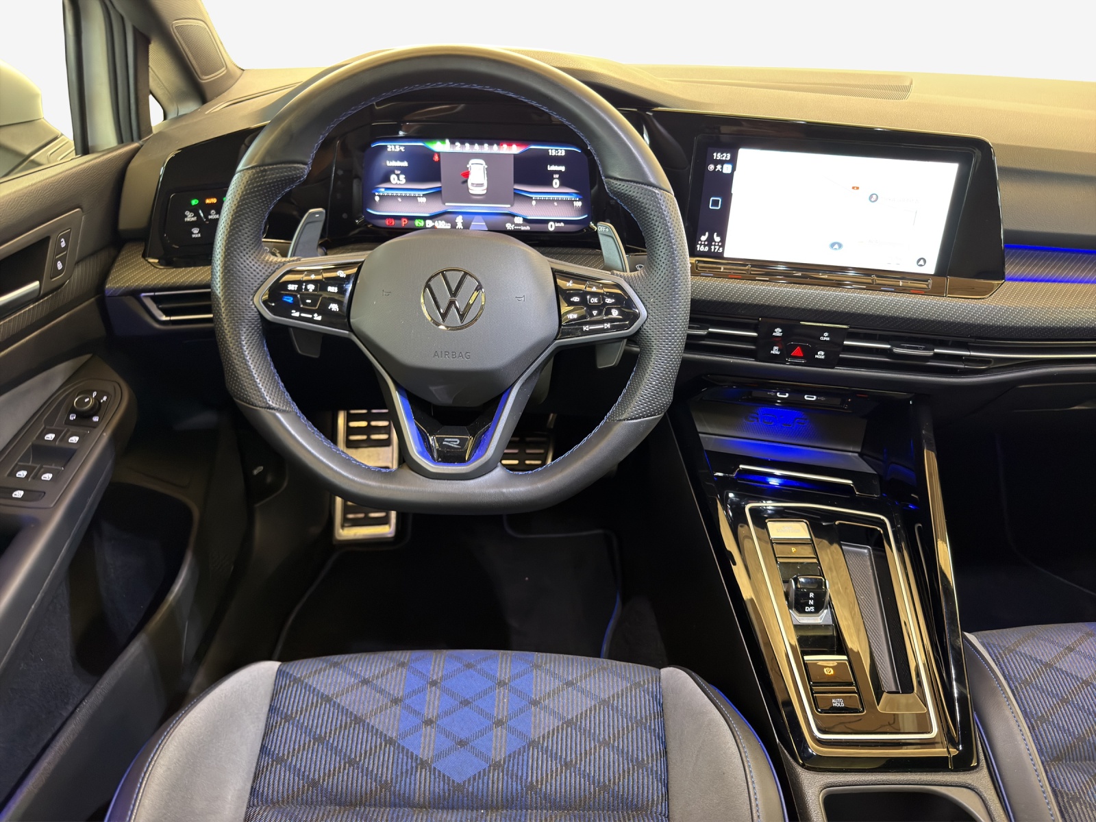 VW Golf Variant 2.0 TSI R DSG 4Motion-image-8