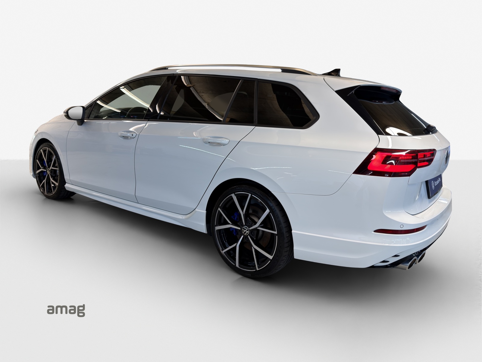 VW Golf Variant 2.0 TSI R DSG 4Motion-image-2