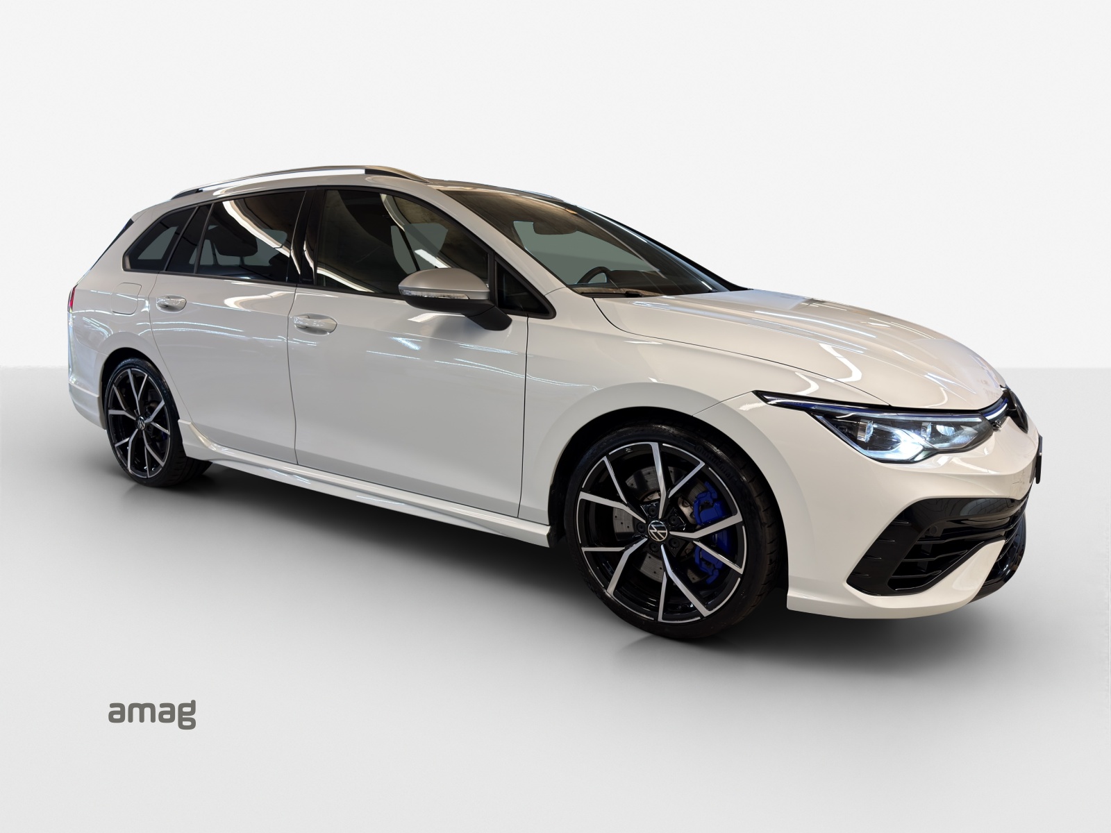 VW Golf Variant 2.0 TSI R DSG 4Motion-image-5