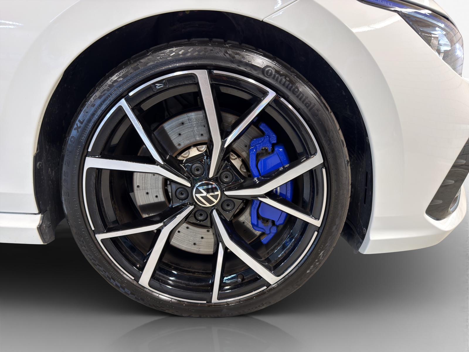 VW Golf Variant 2.0 TSI R DSG 4Motion-image-14