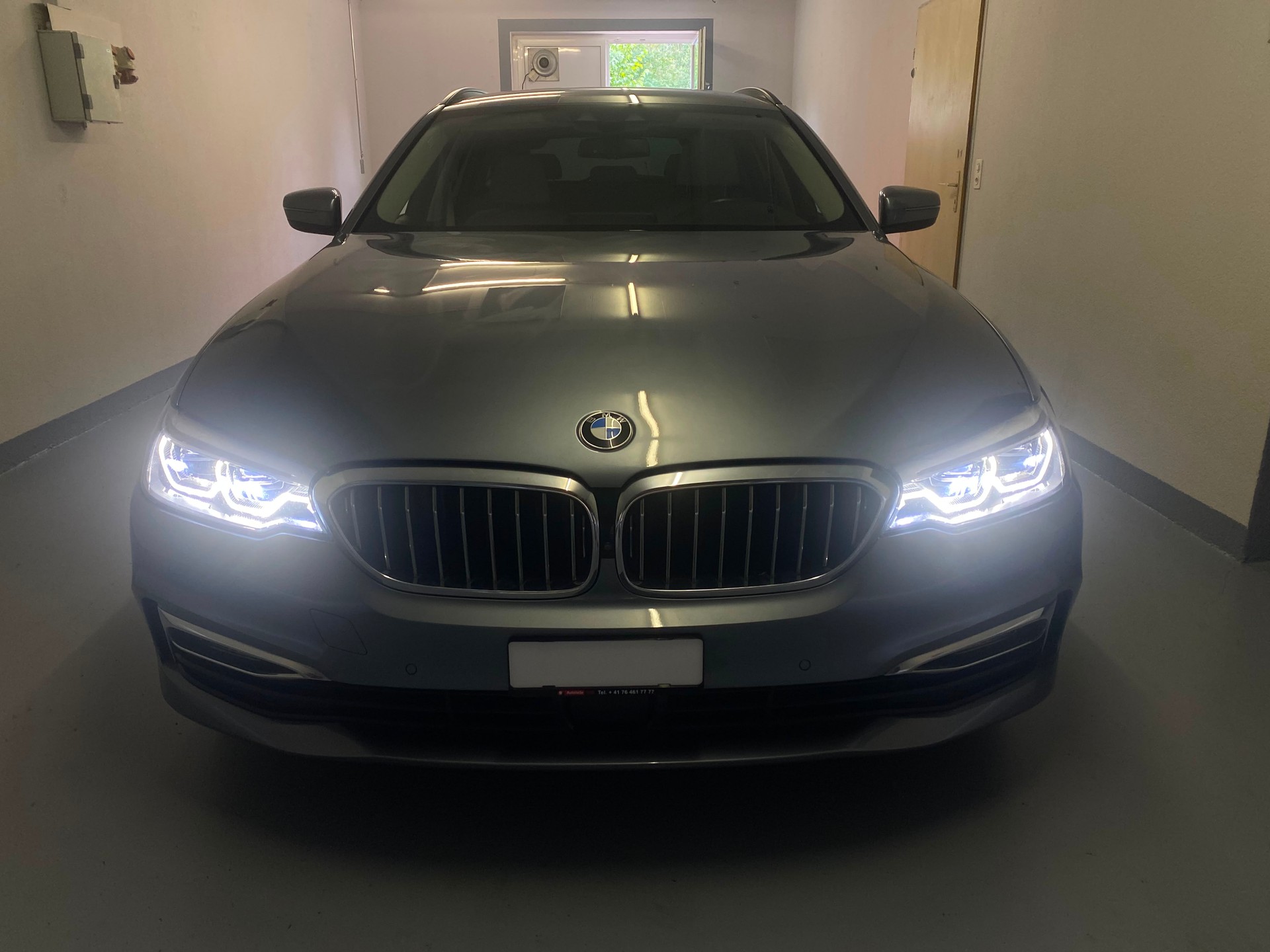 BMW 530d xDrive Touring Luxury Line Steptronic-image-2