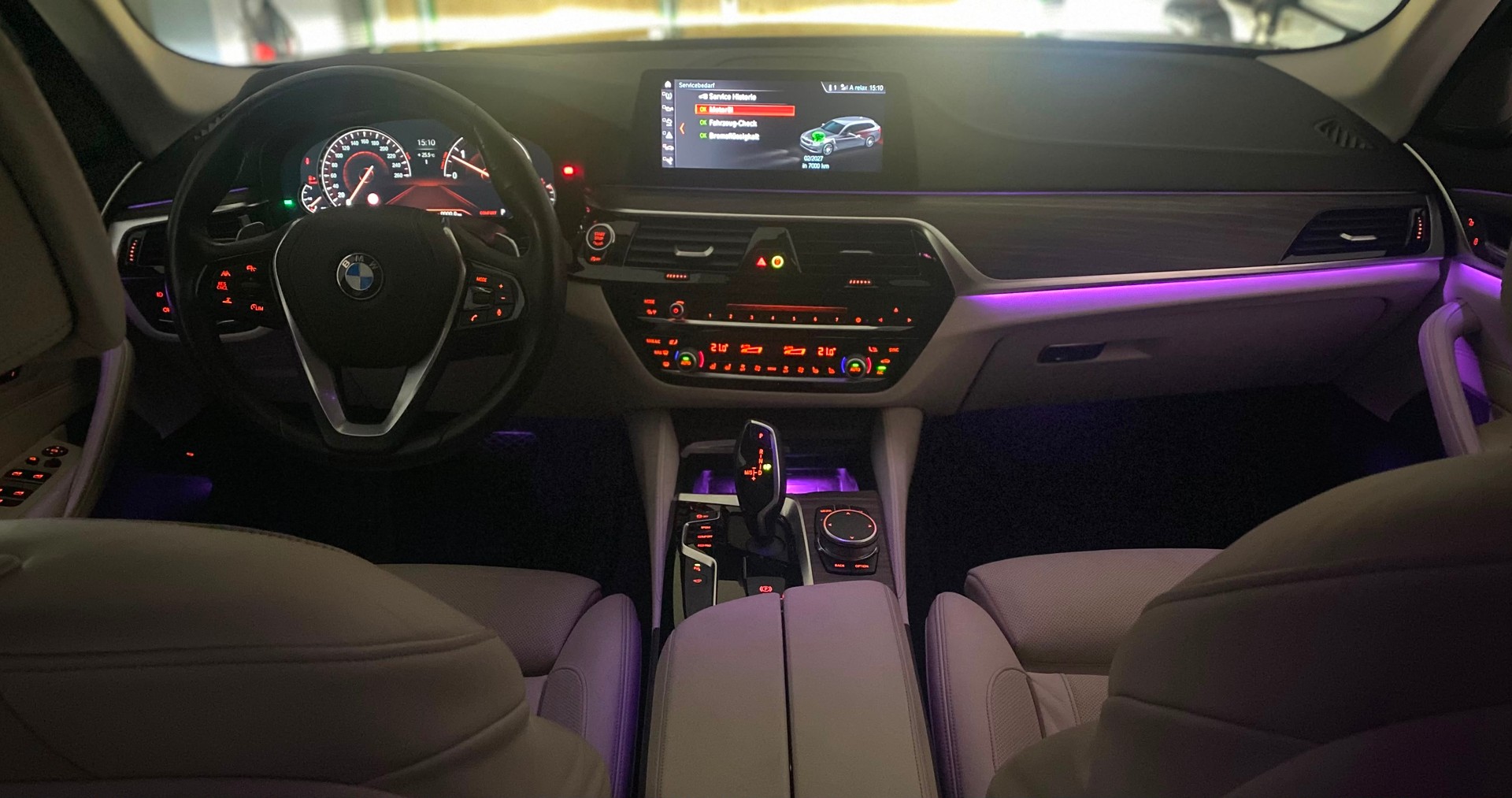 BMW 530d xDrive Touring Luxury Line Steptronic-image-4
