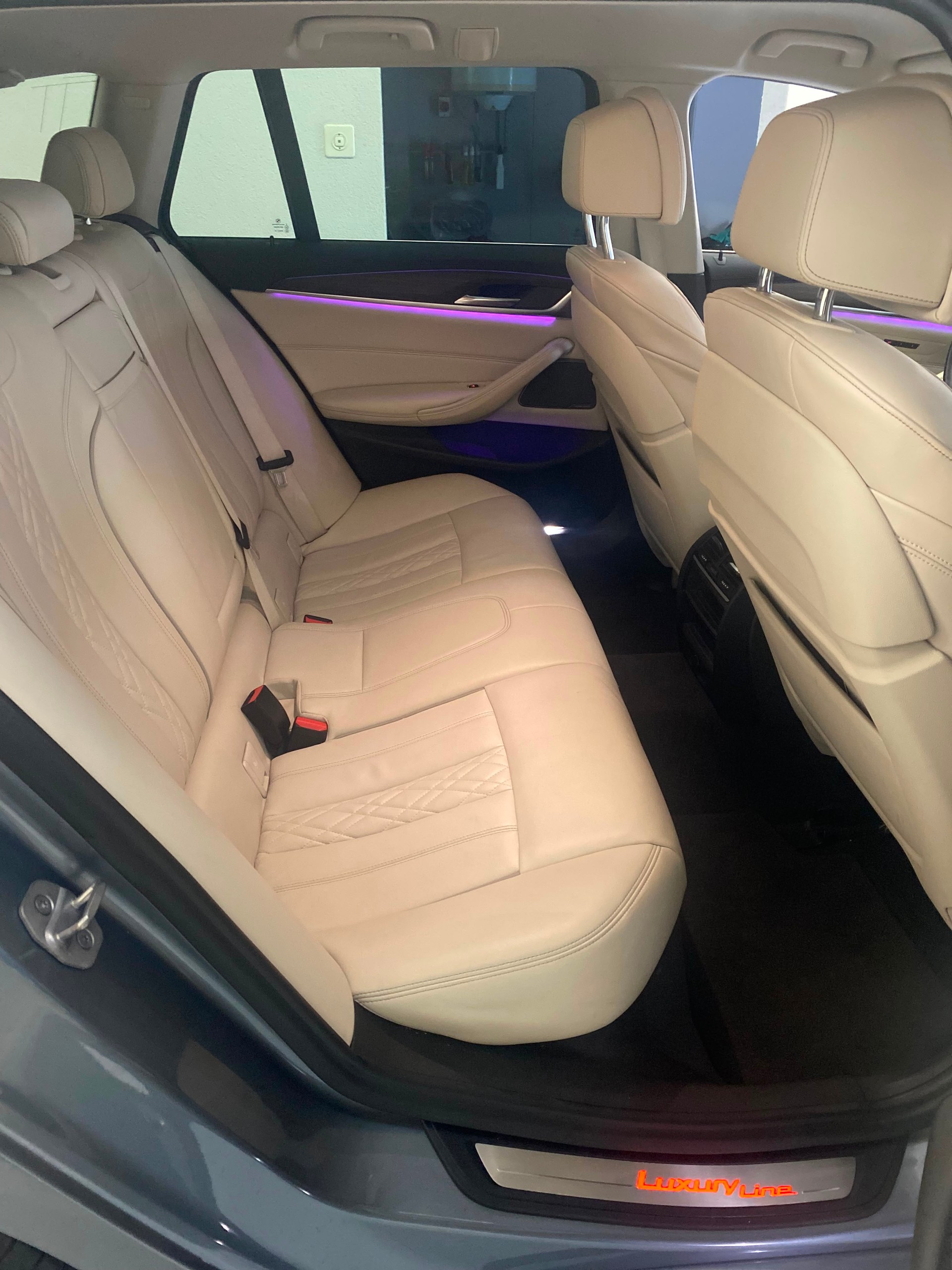 BMW 530d xDrive Touring Luxury Line Steptronic-image-6