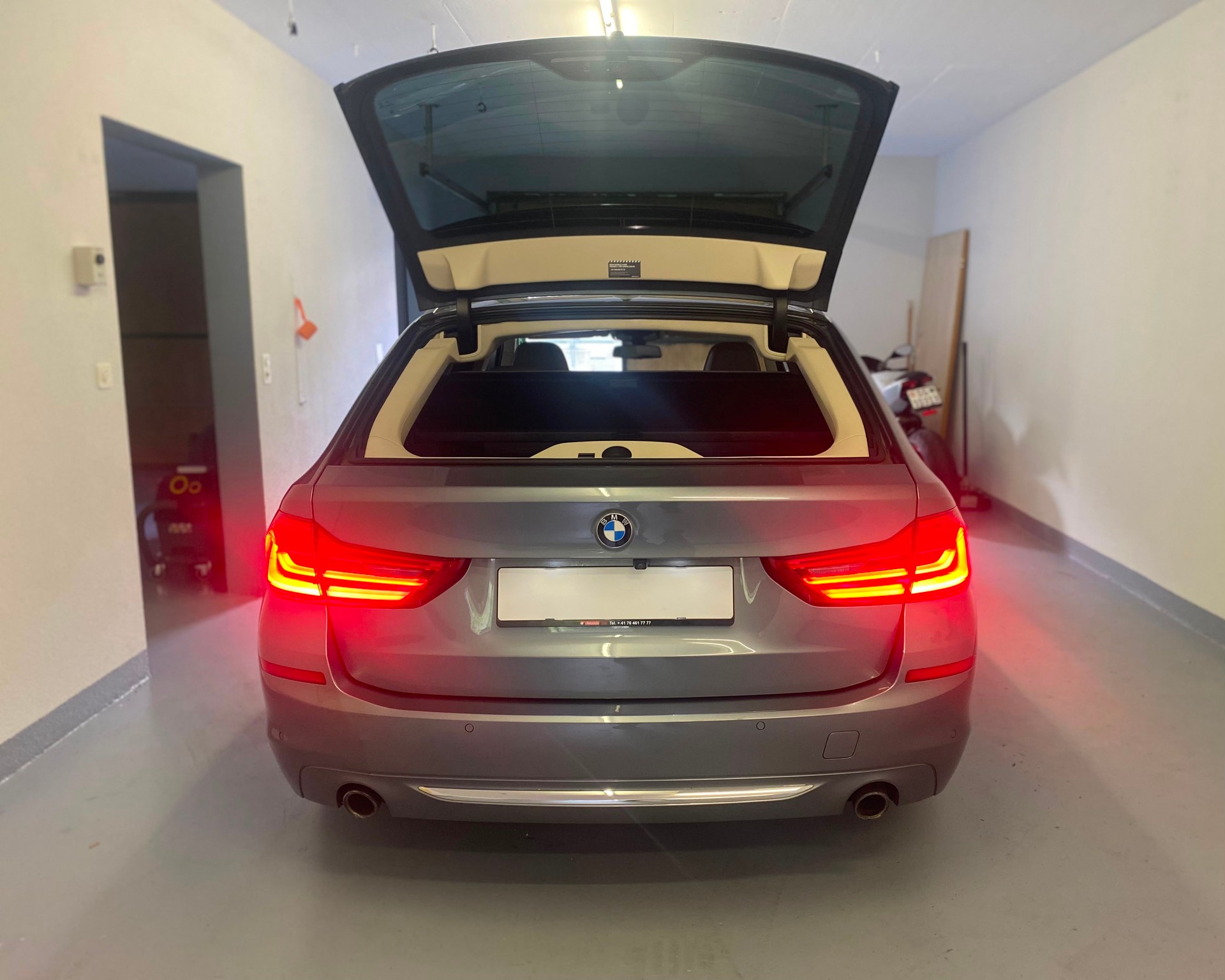 BMW 530d xDrive Touring Luxury Line Steptronic-image-3