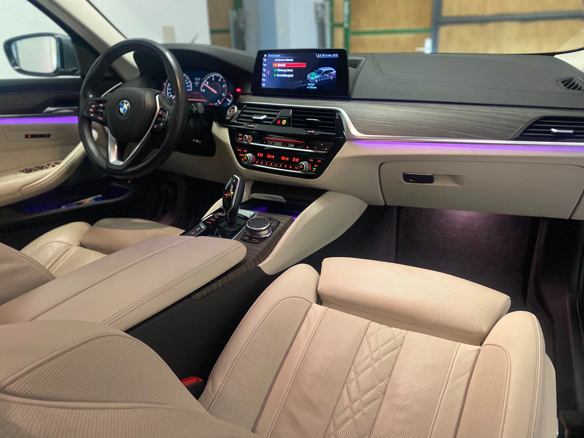 BMW 530d xDrive Touring Luxury Line Steptronic-image-5