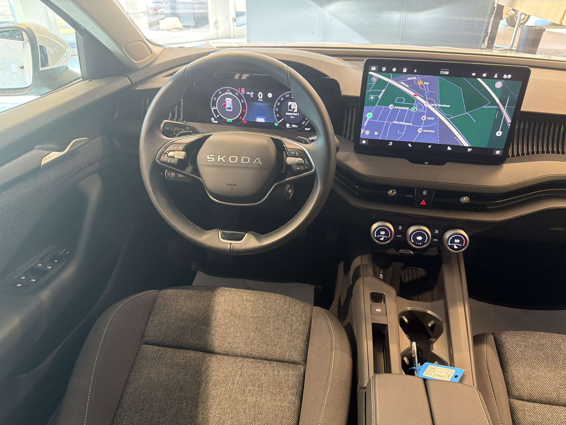 SKODA Superb Combi 1.5 eTSI mHEV Essence DSG-Automat-image-4
