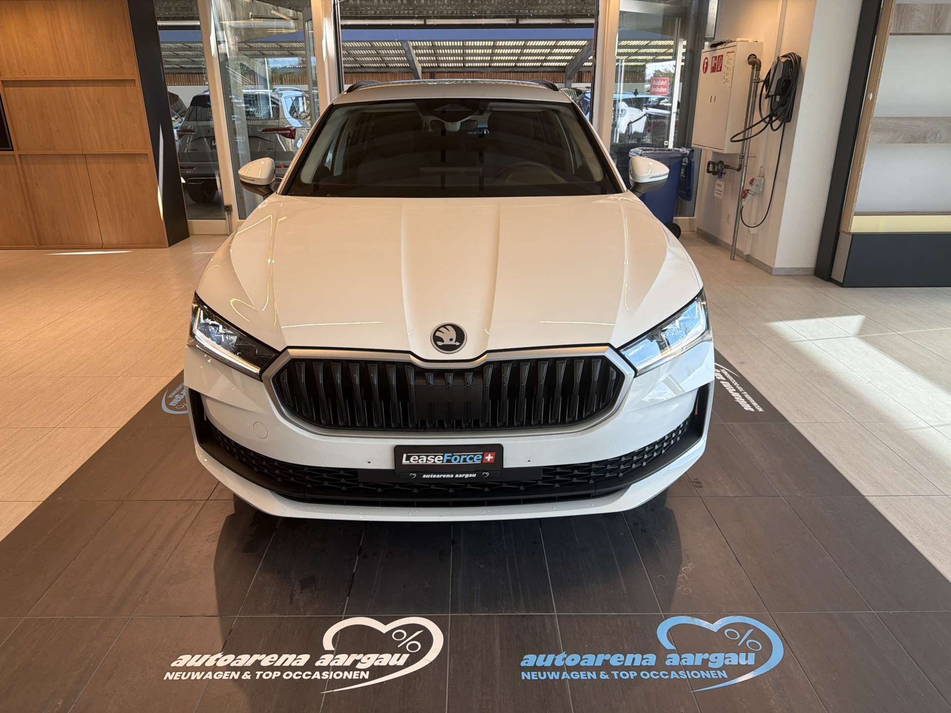 SKODA Superb Combi 1.5 eTSI mHEV Essence DSG-Automat-image-10