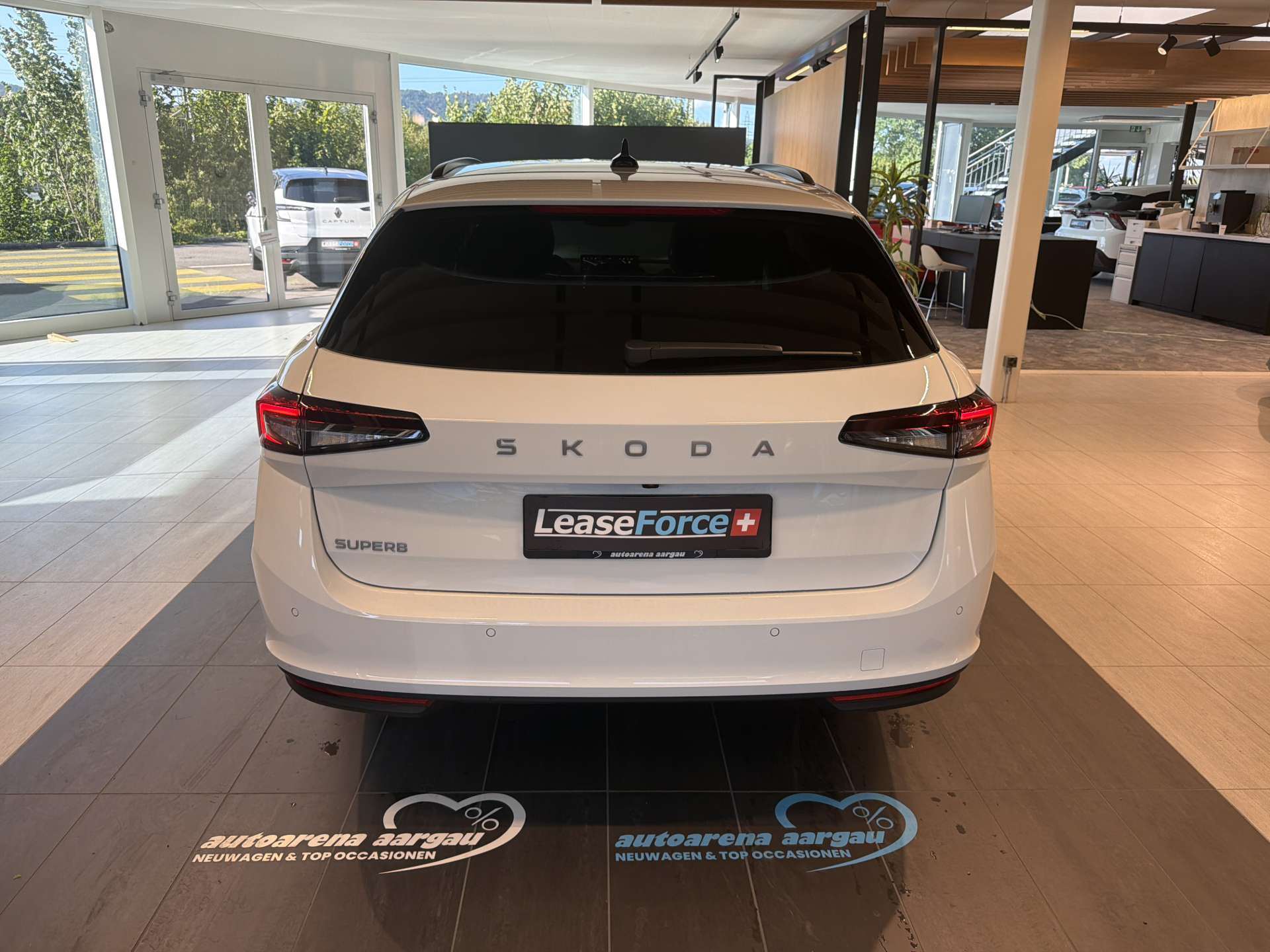 SKODA Superb Combi 1.5 eTSI mHEV Essence DSG-Automat-image-12