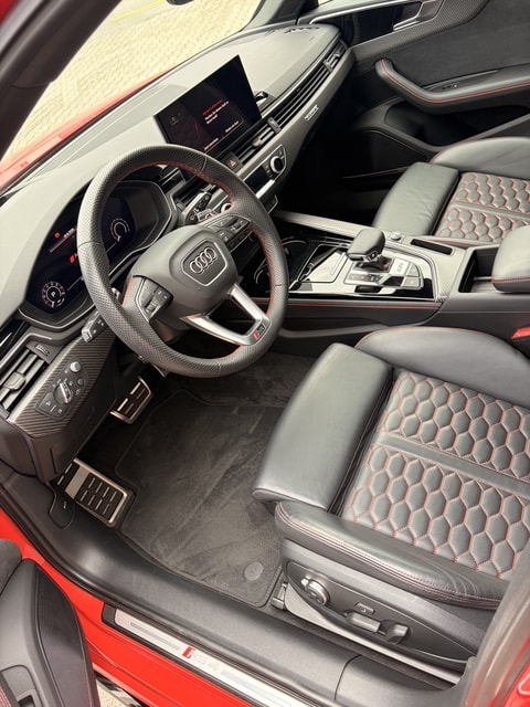 AUDI RS4 Avant quattro tiptronic-image-8