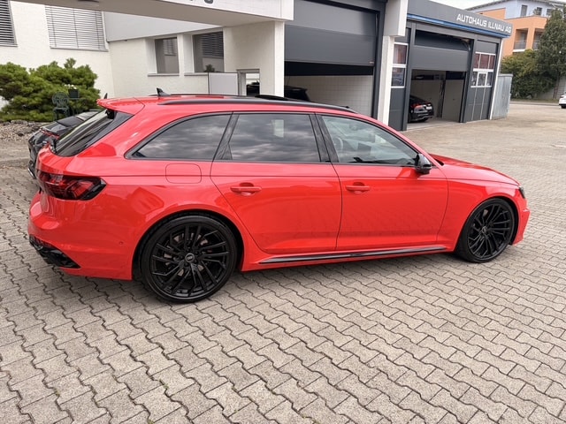 AUDI RS4 Avant quattro tiptronic-image-2
