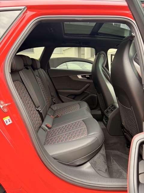 AUDI RS4 Avant quattro tiptronic-image-6