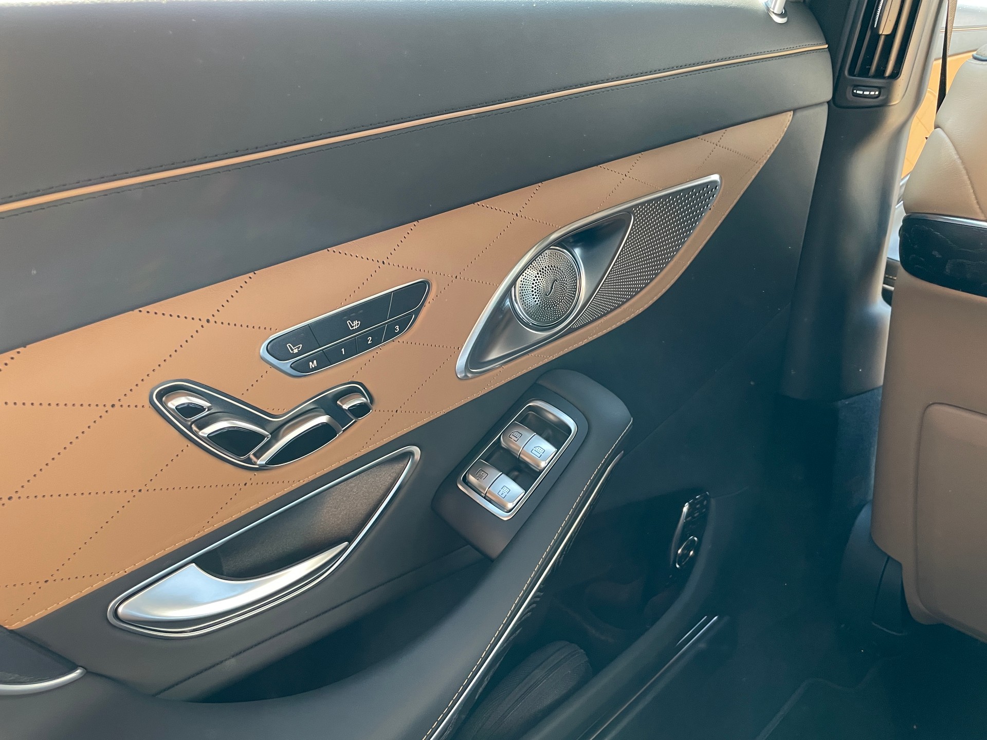 MERCEDES-BENZ S 560 Maybach 4Matic 9G-Tronic-image-22