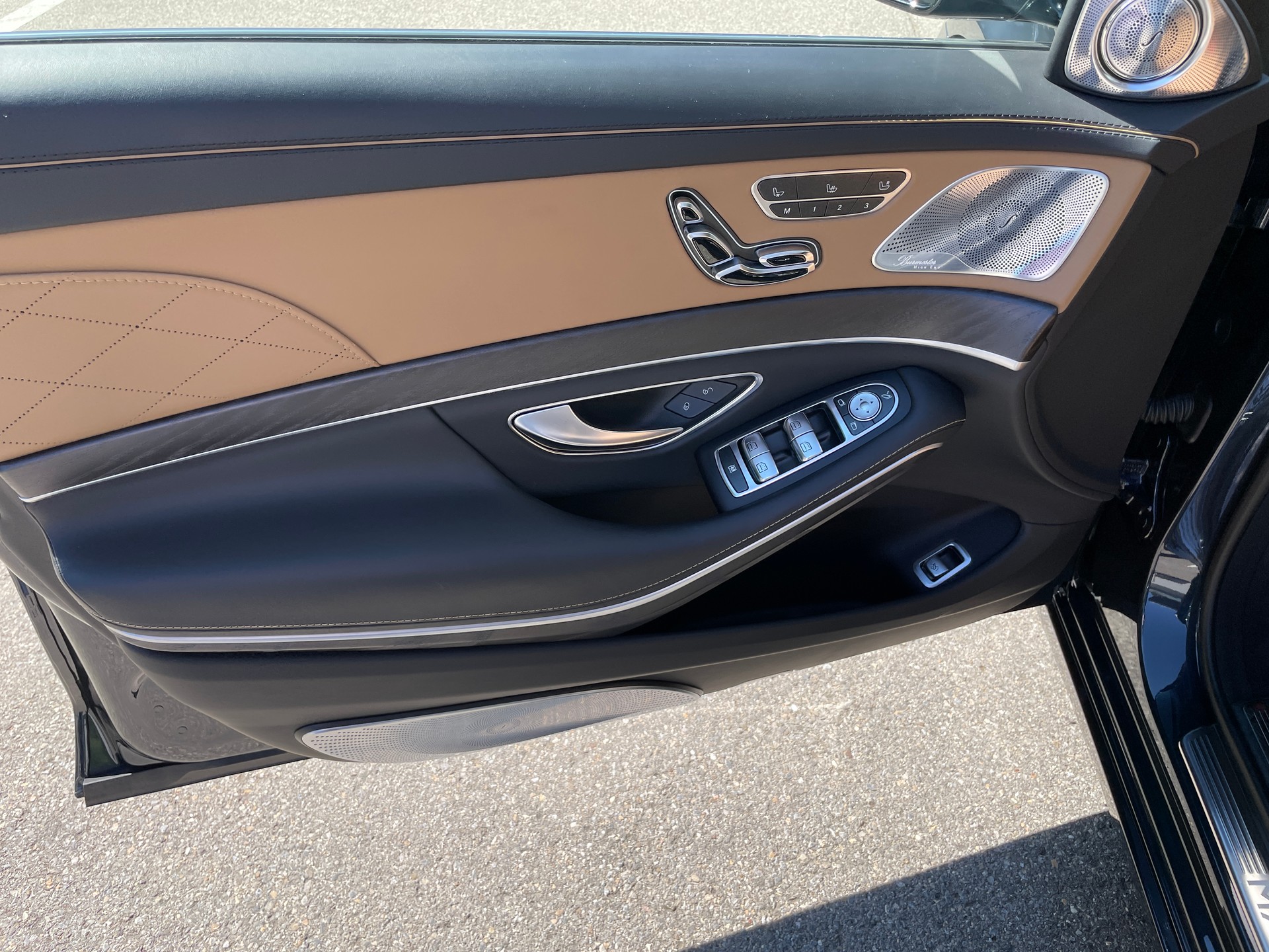 MERCEDES-BENZ S 560 Maybach 4Matic 9G-Tronic-image-11