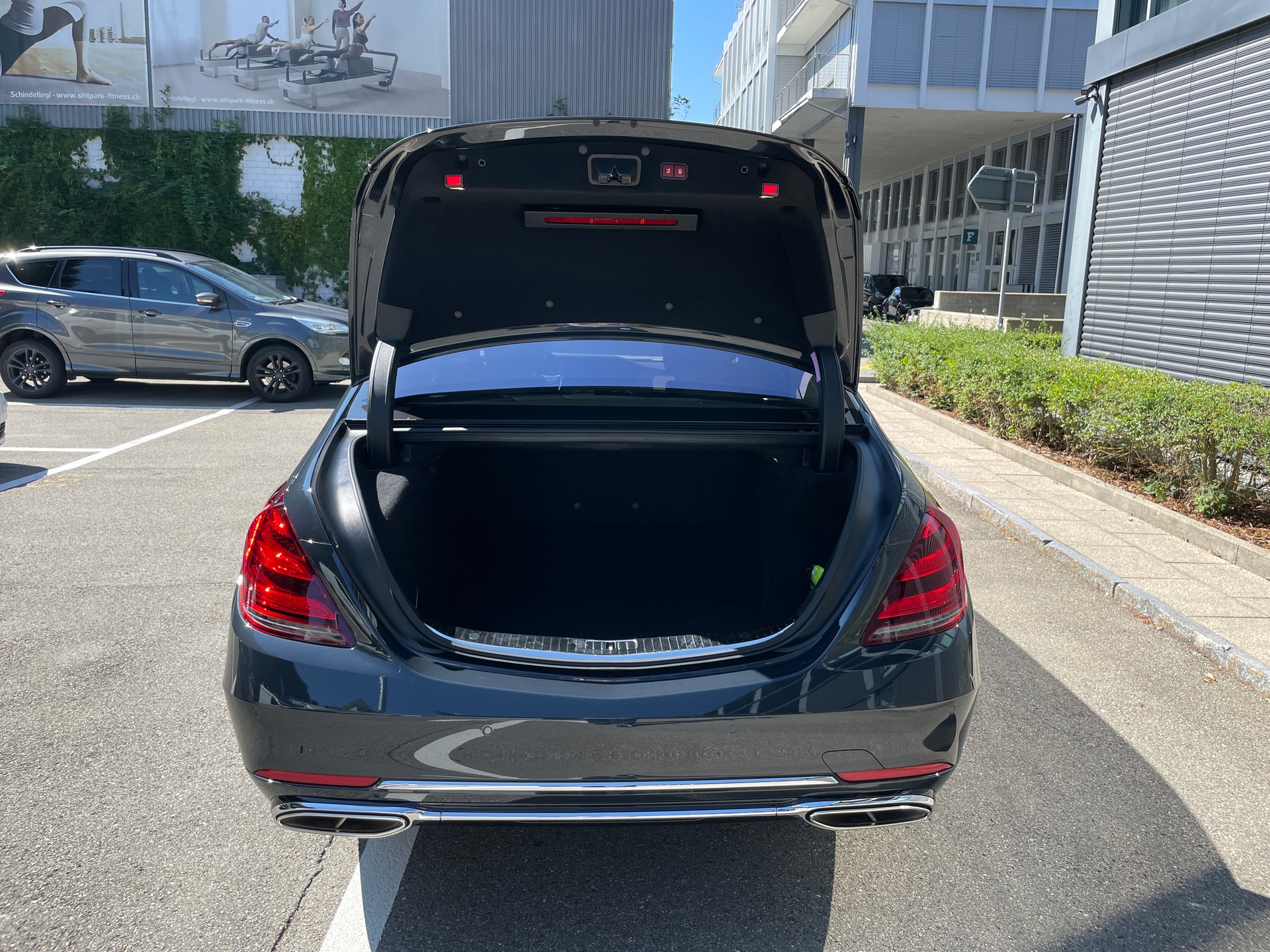 MERCEDES-BENZ S 560 Maybach 4Matic 9G-Tronic-image-4