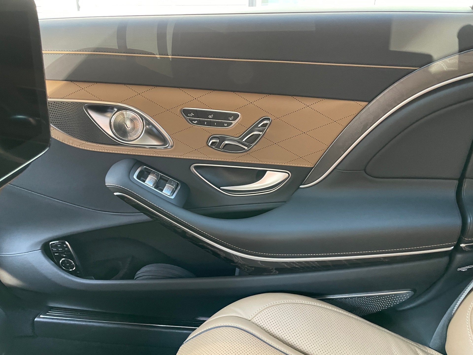 MERCEDES-BENZ S 560 Maybach 4Matic 9G-Tronic-image-21
