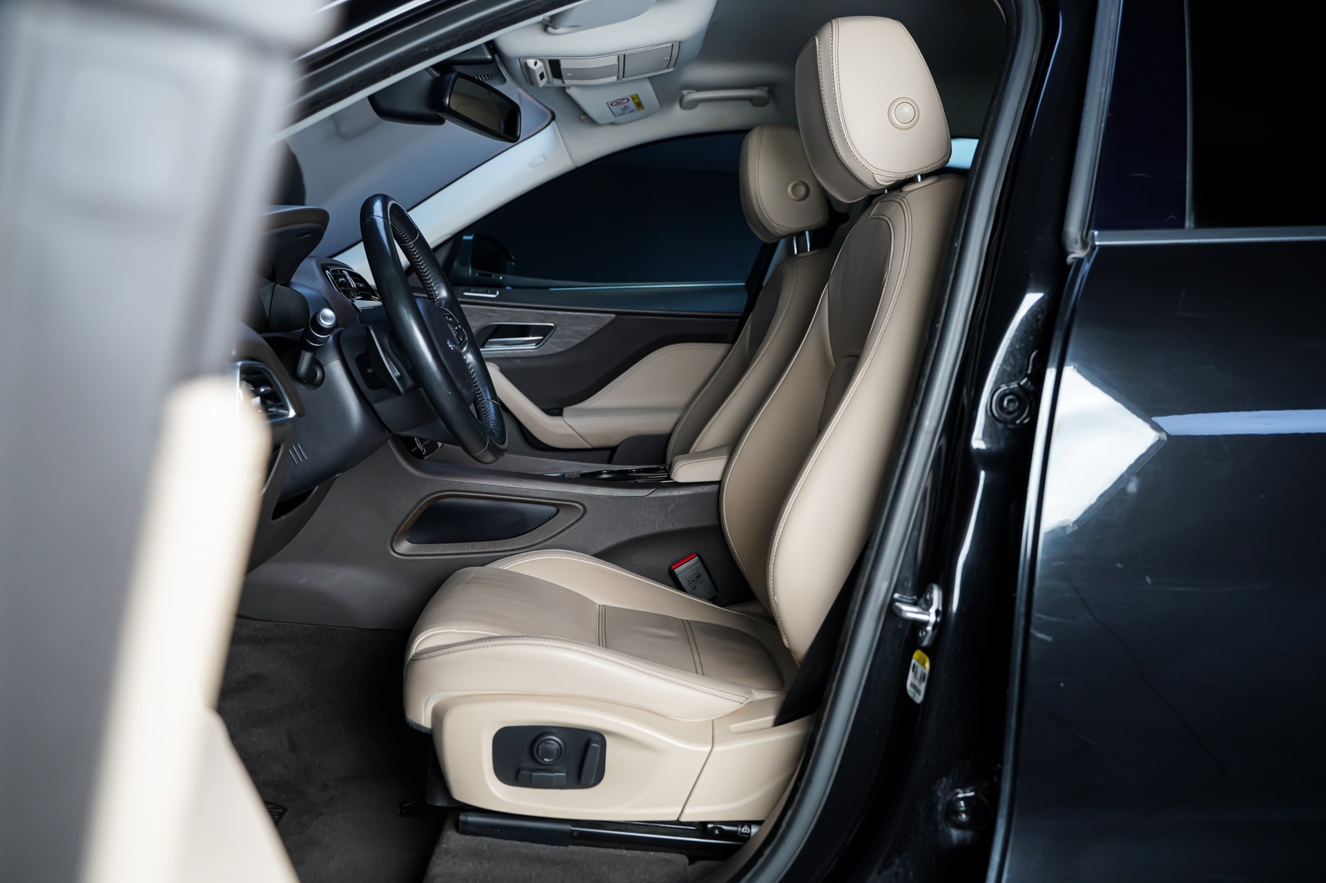 JAGUAR F-Pace 3.0 TD Prestige AWD Automatik-image-11