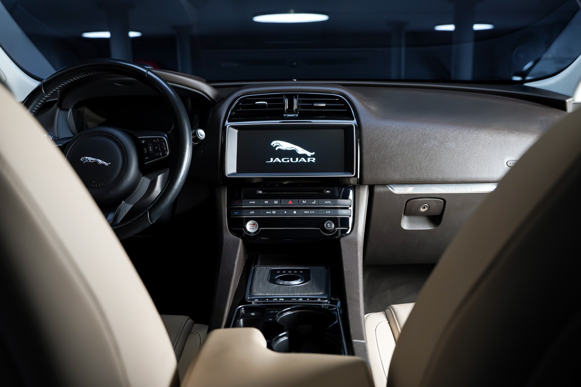 JAGUAR F-Pace 3.0 TD Prestige AWD Automatik-image-20