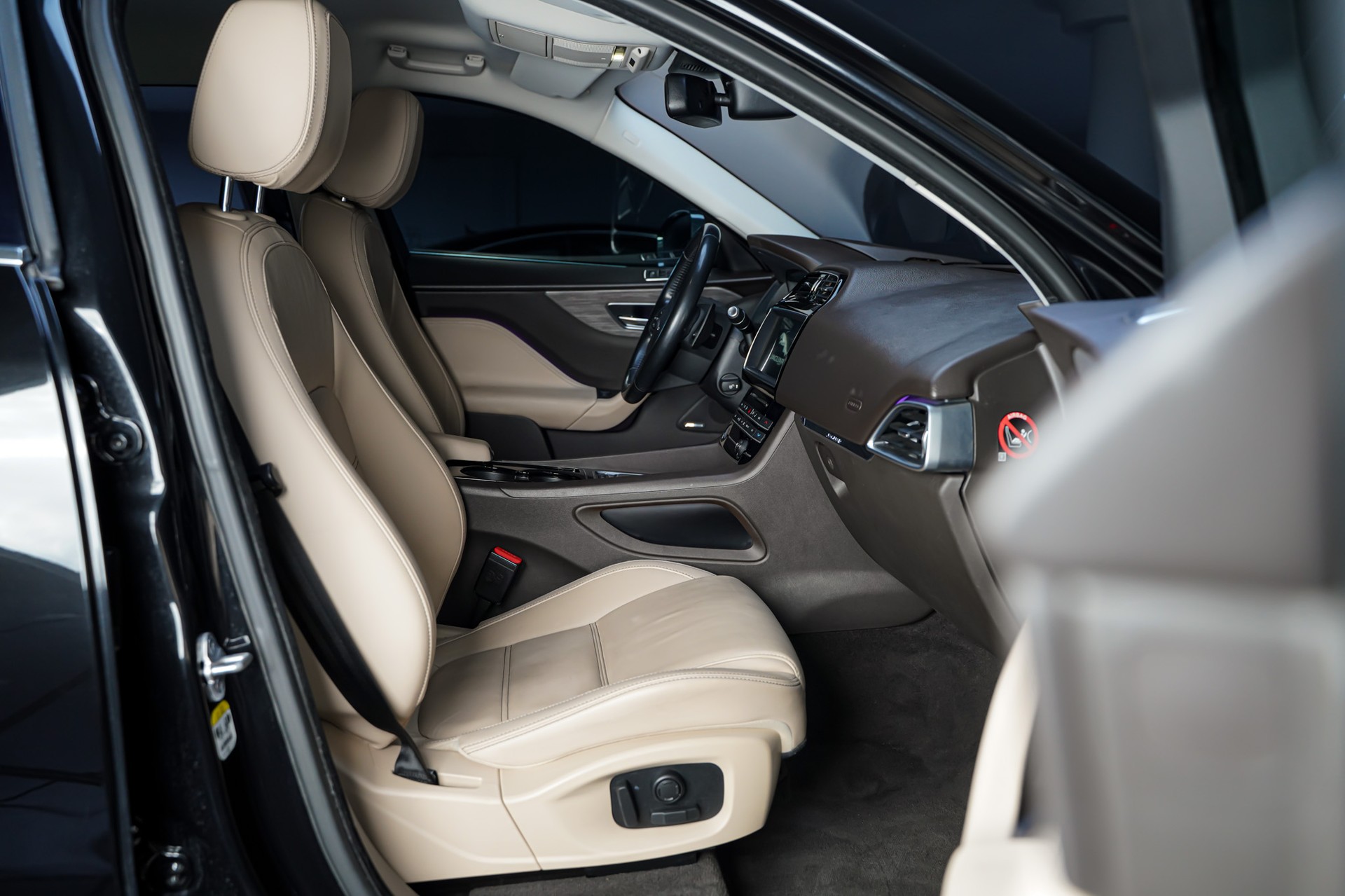 JAGUAR F-Pace 3.0 TD Prestige AWD Automatik-image-17