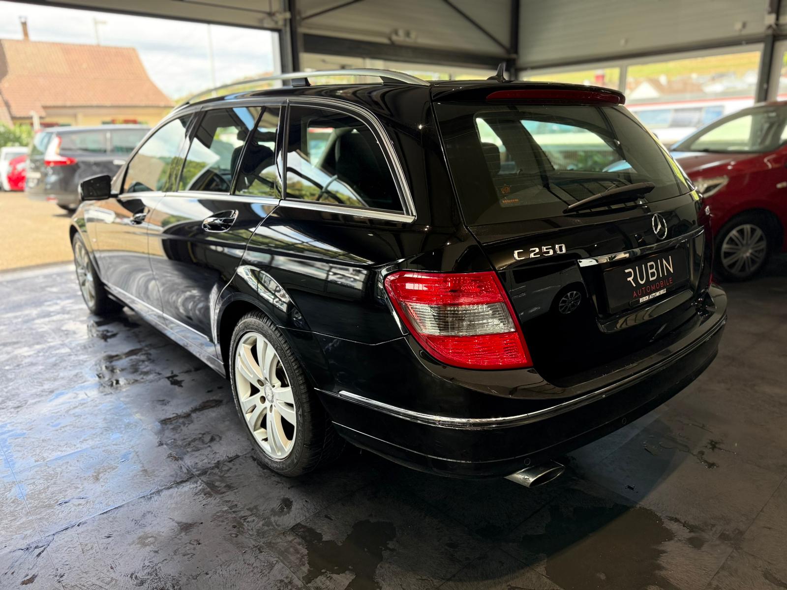 MERCEDES-BENZ C 250 CGI BlueEfficiency Avantgarde Automatic-image-2