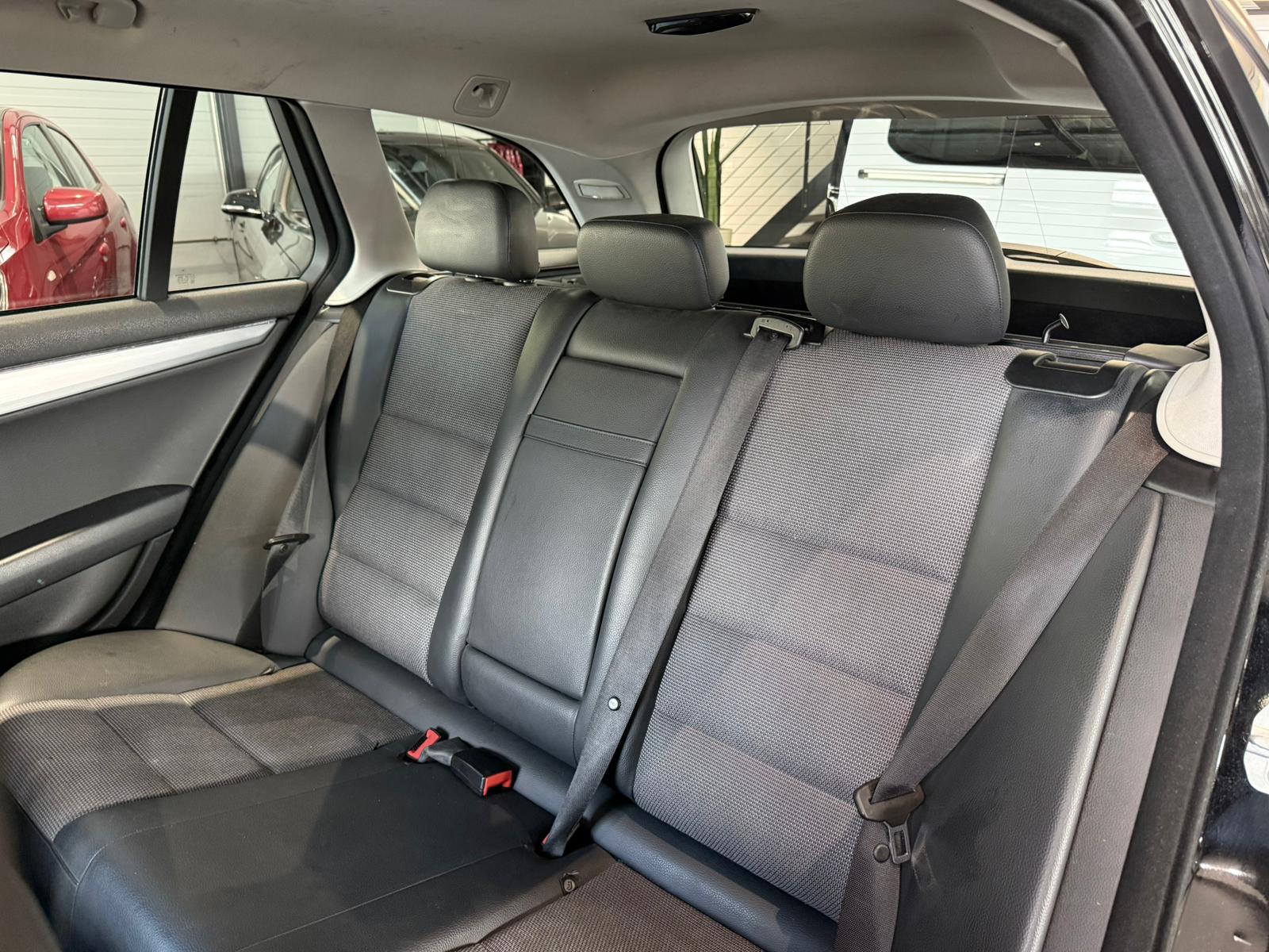 MERCEDES-BENZ C 250 CGI BlueEfficiency Avantgarde Automatic-image-9