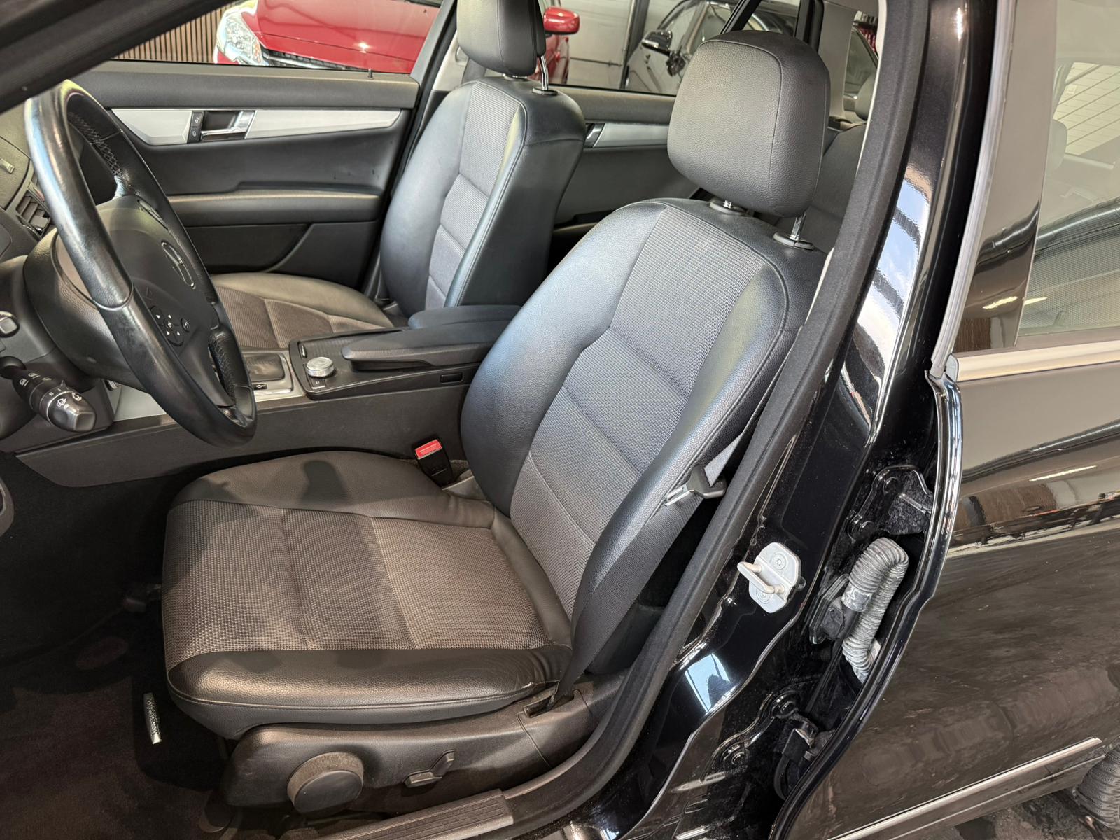 MERCEDES-BENZ C 250 CGI BlueEfficiency Avantgarde Automatic-image-8