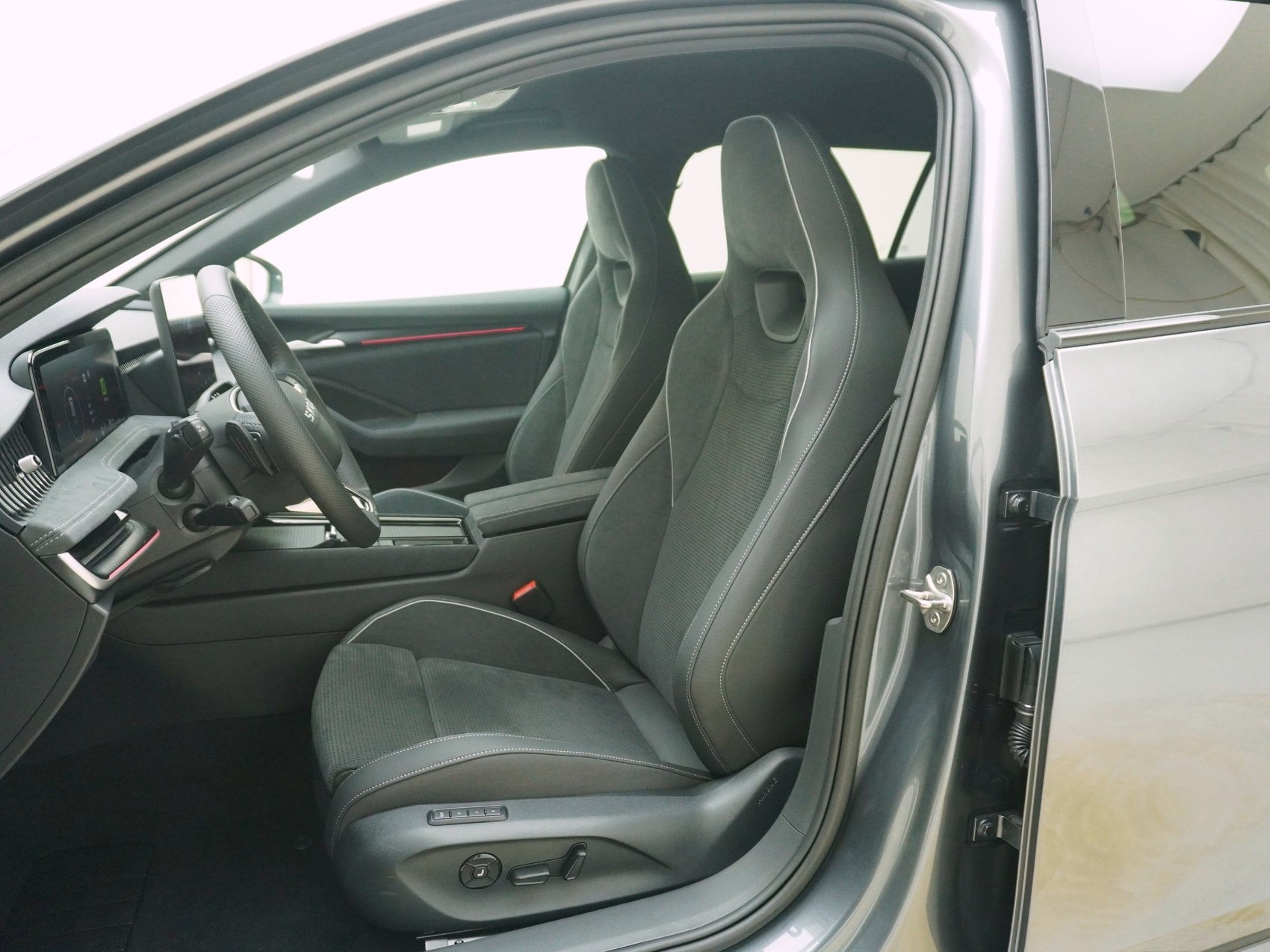 SKODA Superb 1.5 TSI Plug-in-Hybrid Sportline DSG-image-12