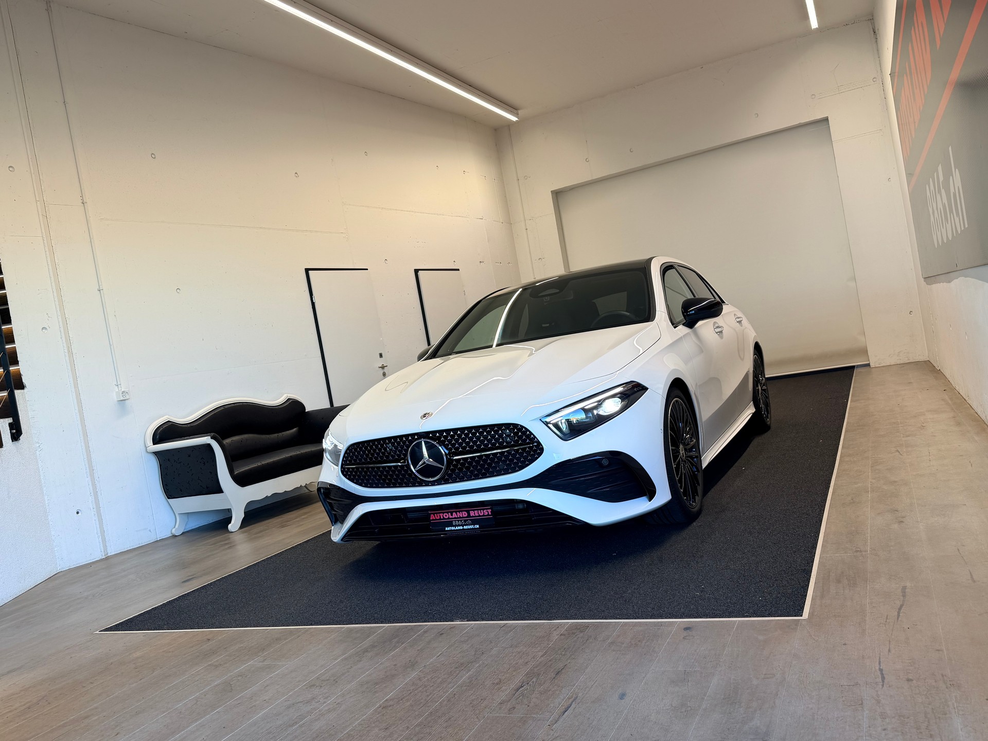MERCEDES-BENZ A 220 4Matic 8G-DCT-showroom-element-2