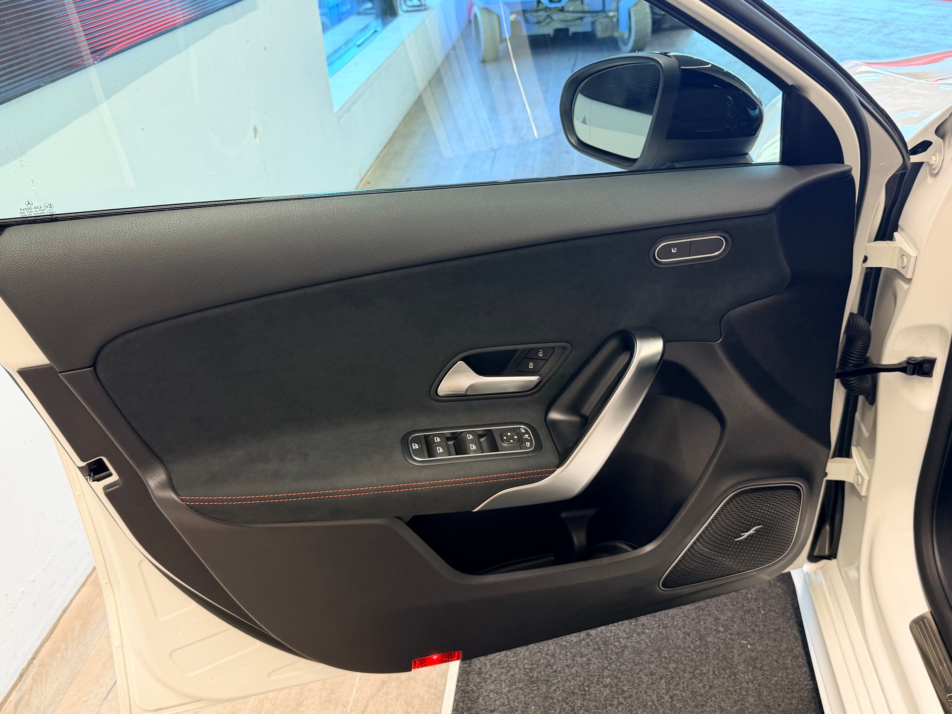 MERCEDES-BENZ A 220 4Matic 8G-DCT-image-11