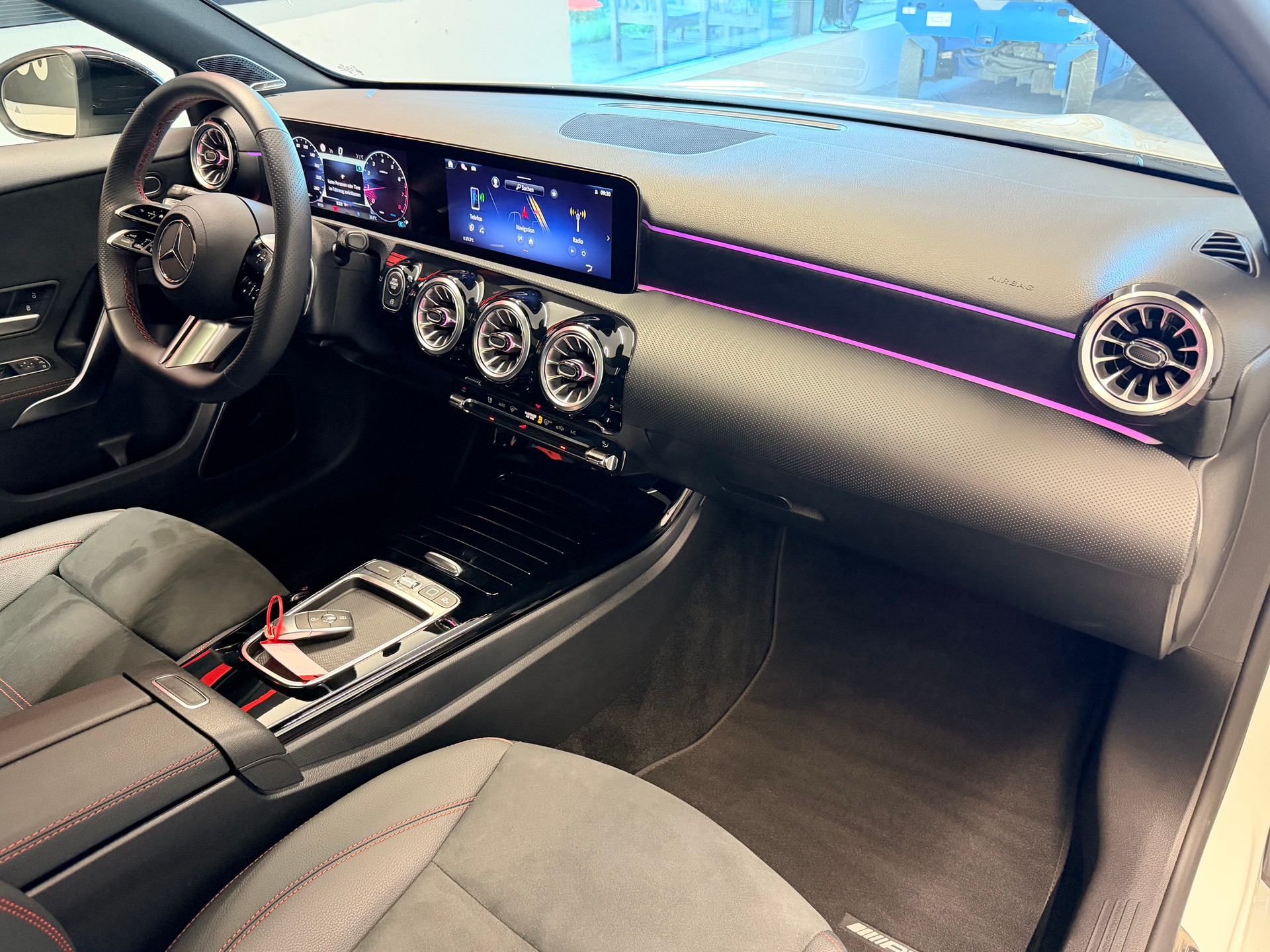 MERCEDES-BENZ A 220 4Matic 8G-DCT-image-18