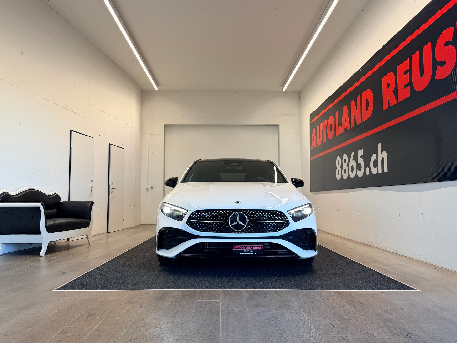 MERCEDES-BENZ A 220 4Matic 8G-DCT-showroom-element-1