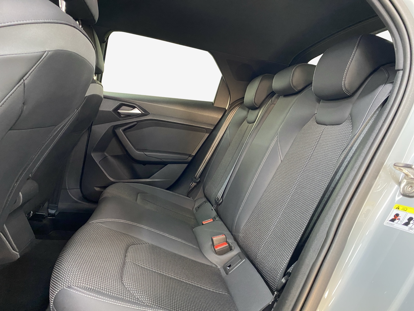 AUDI A1 Sportback 30 TFSI S Line Attraction S-tronic-image-11