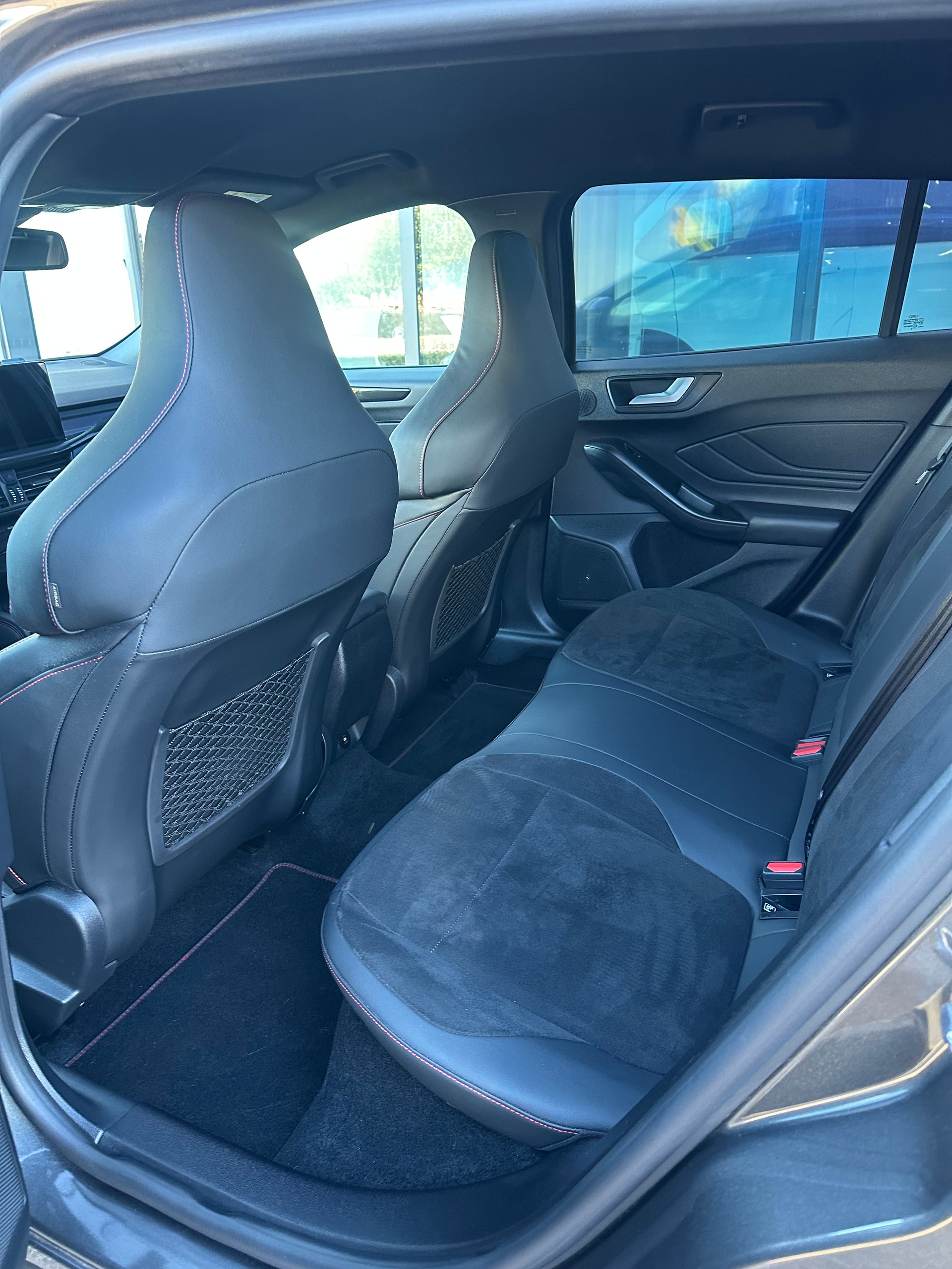 FORD Focus Station Wagon 2.3 EcoB ST X-image-11