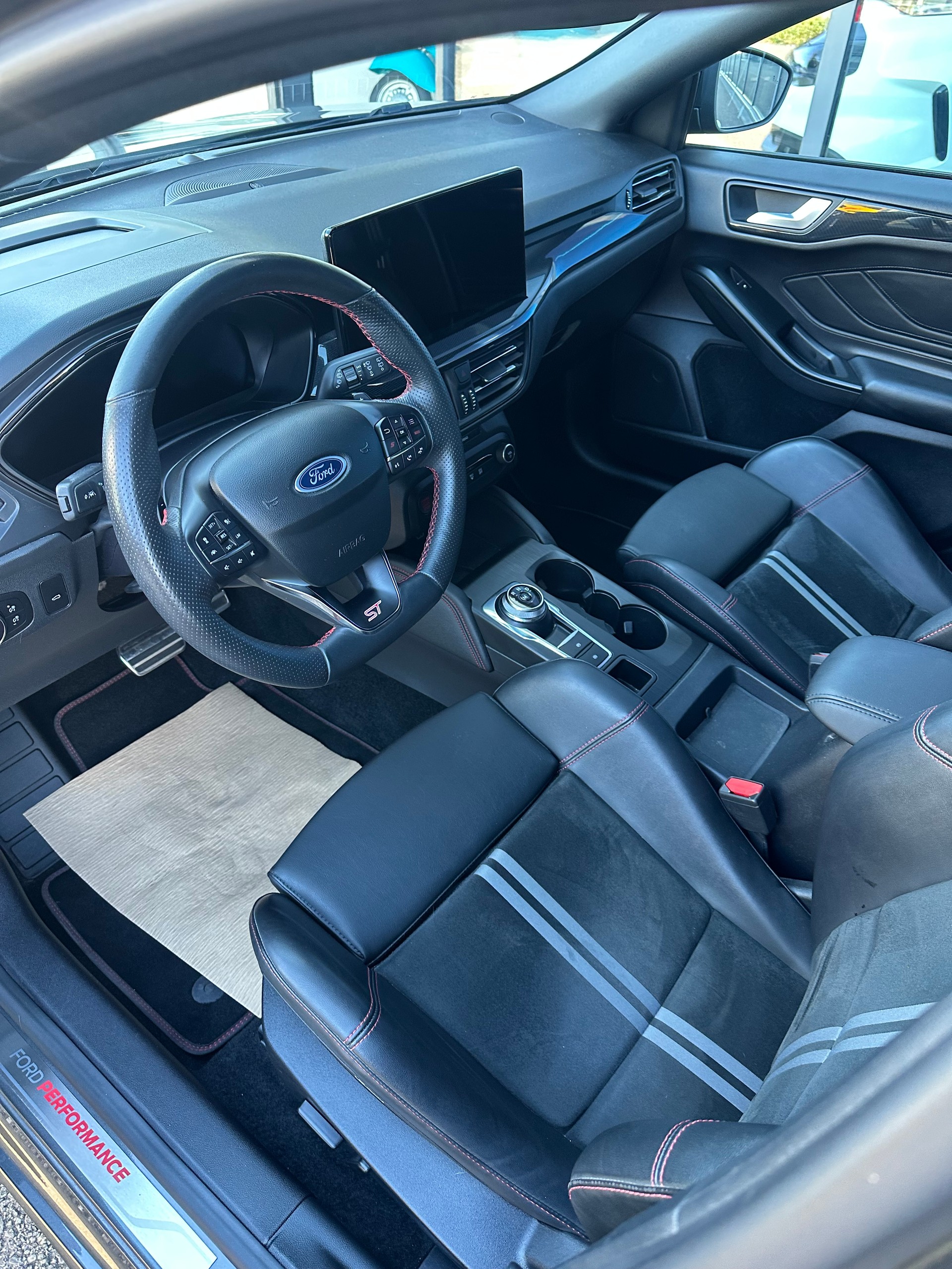 FORD Focus Station Wagon 2.3 EcoB ST X-image-9