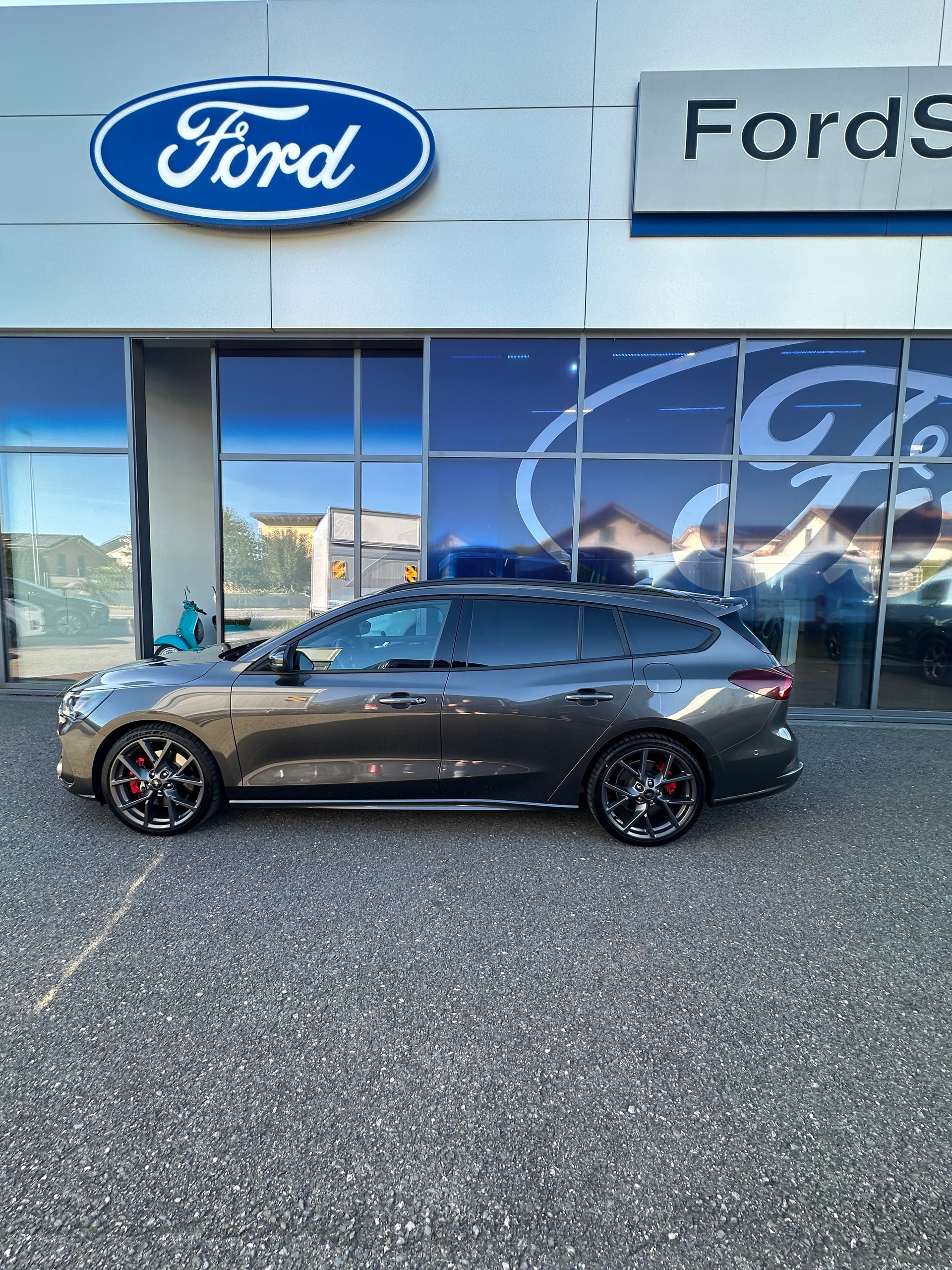 FORD Focus Station Wagon 2.3 EcoB ST X-image-2