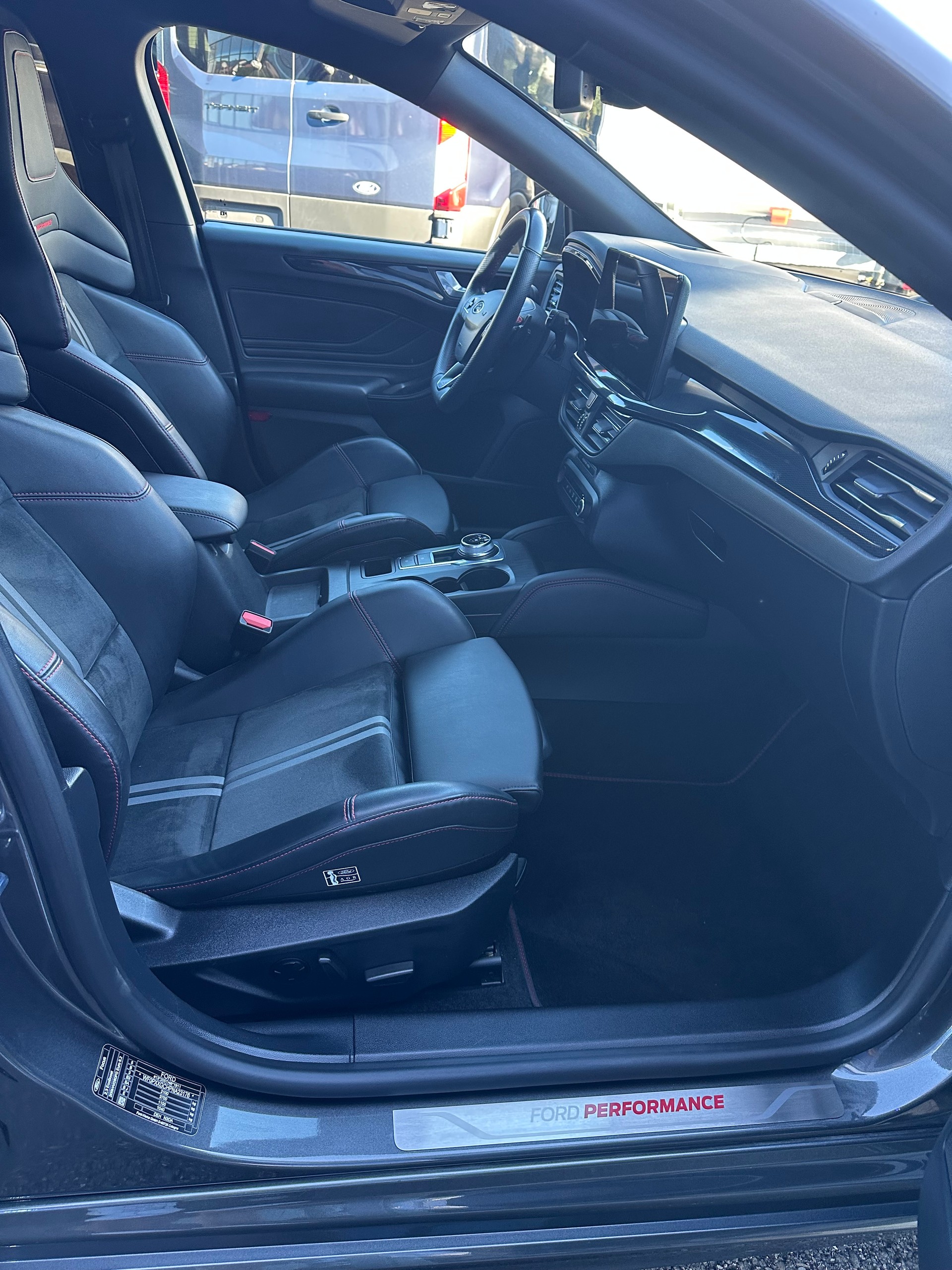 FORD Focus Station Wagon 2.3 EcoB ST X-image-12
