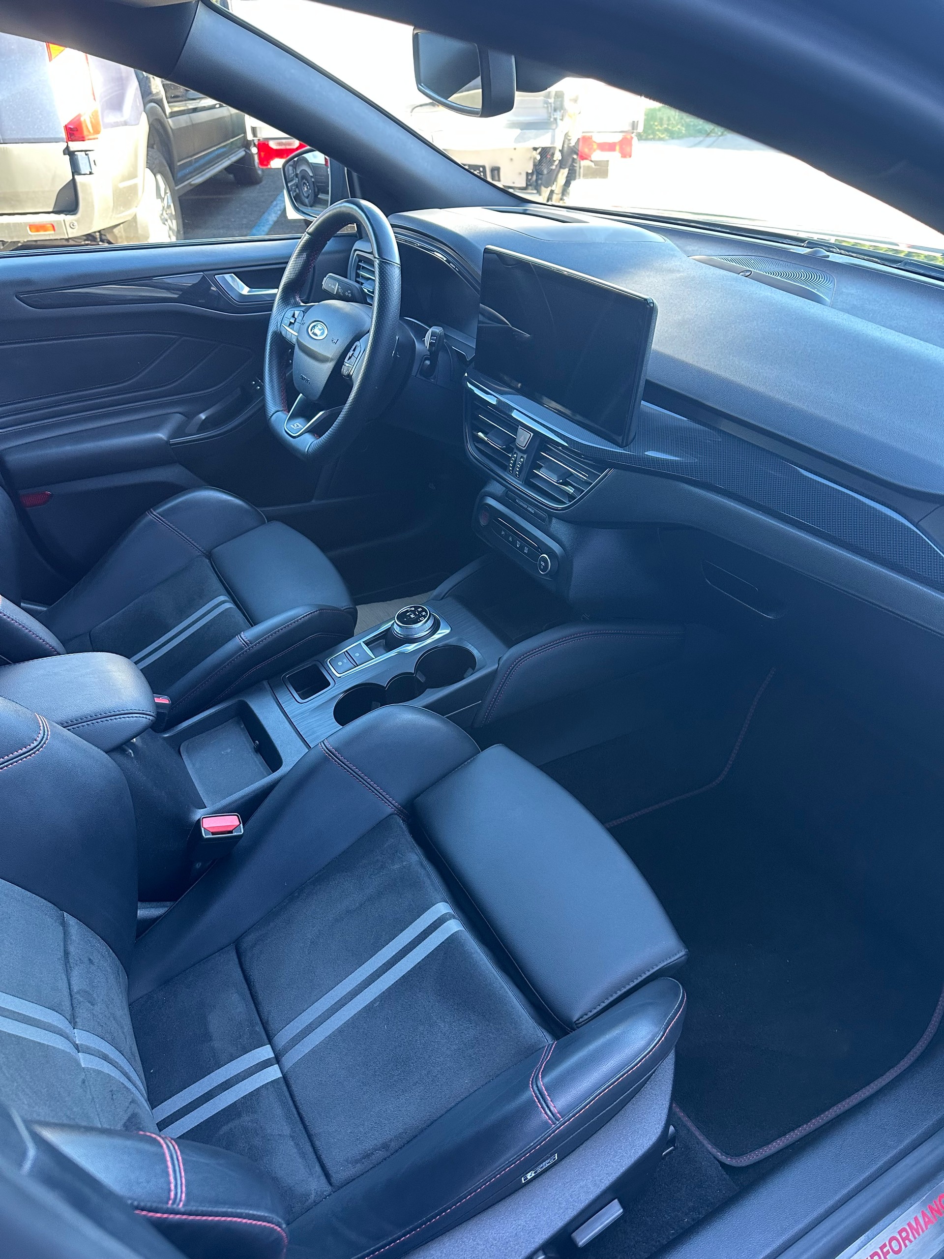 FORD Focus Station Wagon 2.3 EcoB ST X-image-13