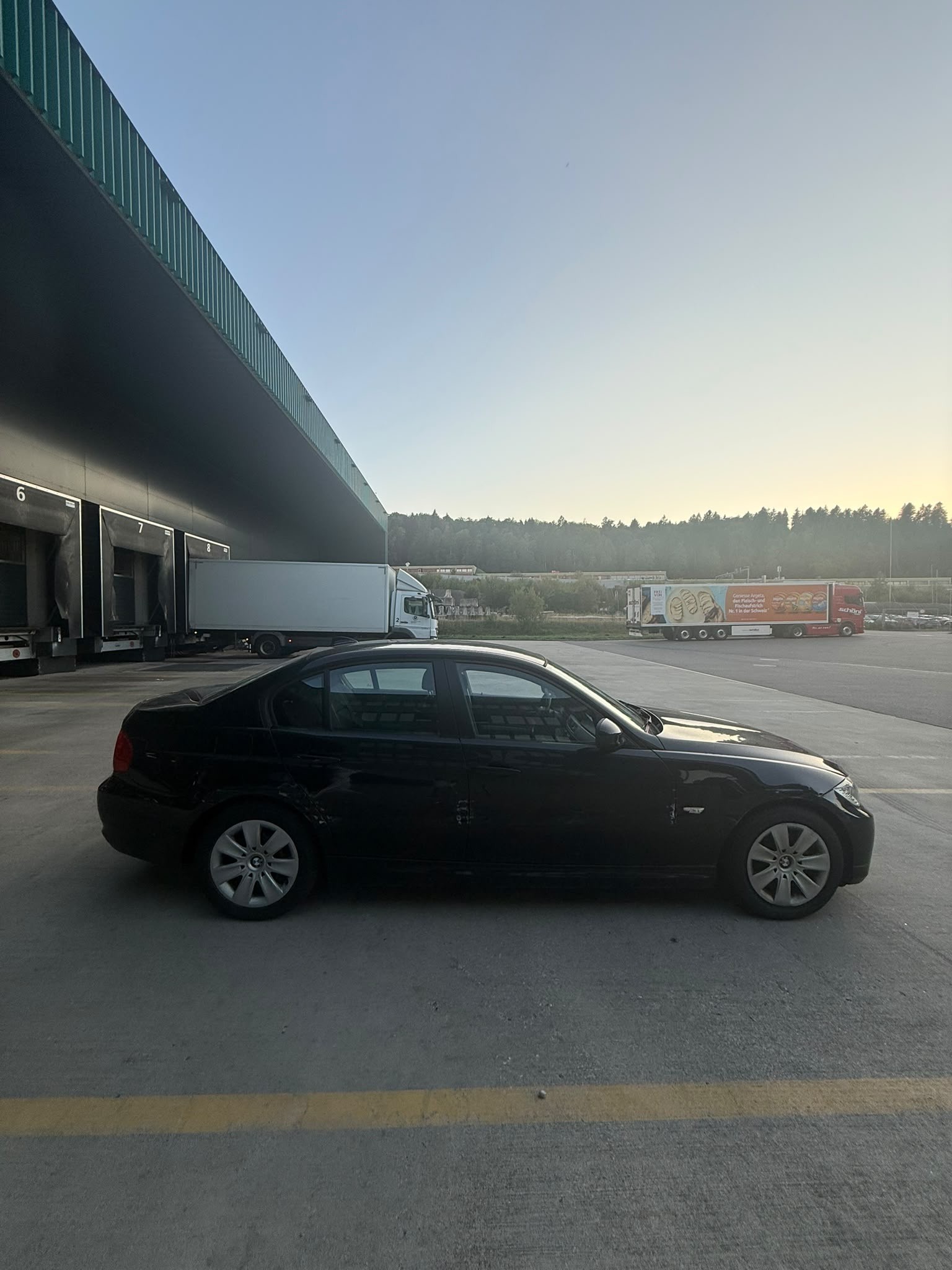 BMW 318i Dynamic Edition-image-1