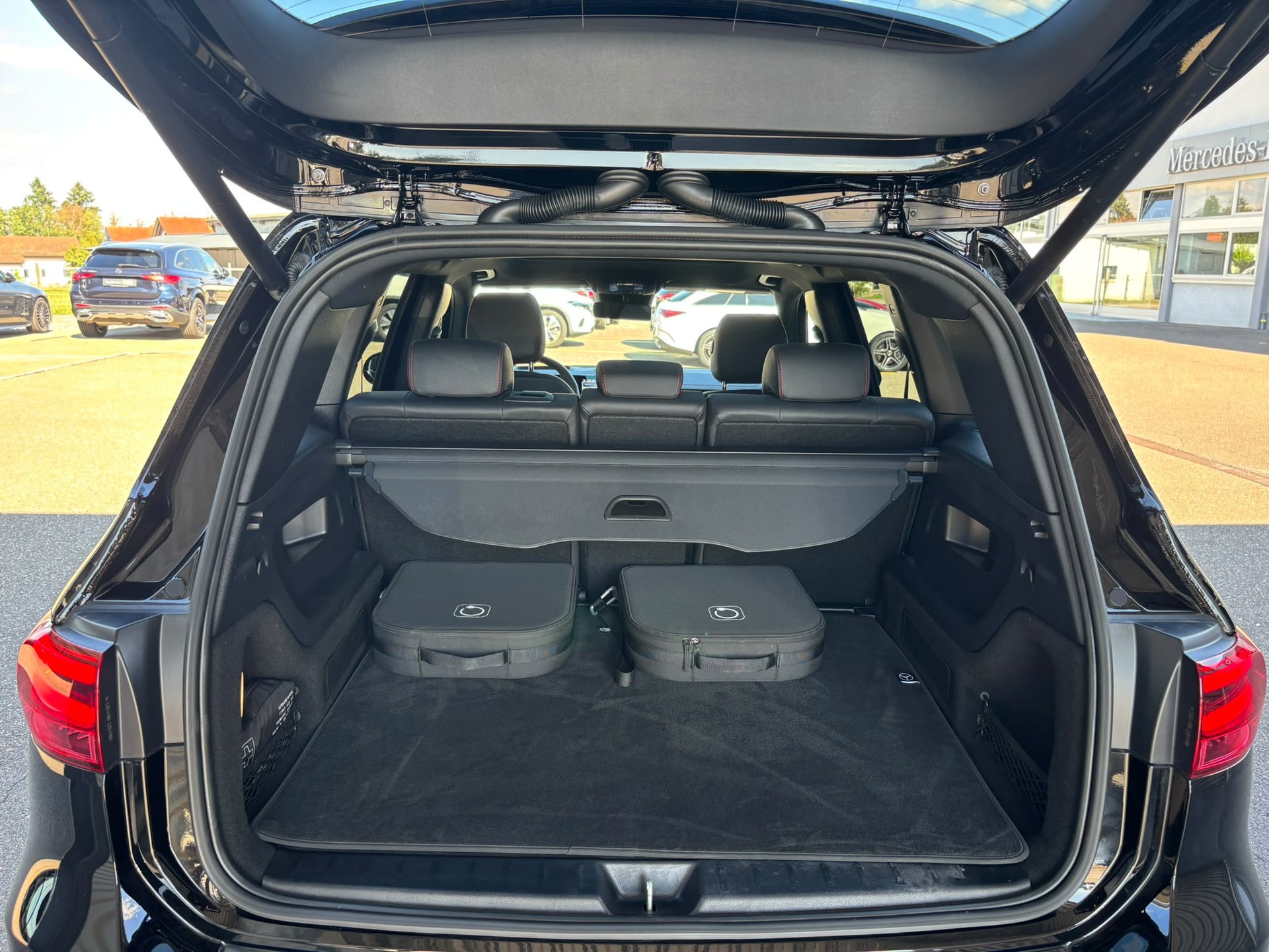 MERCEDES-BENZ EQB 350 Excellence AMG-Line 4Matic-image-13
