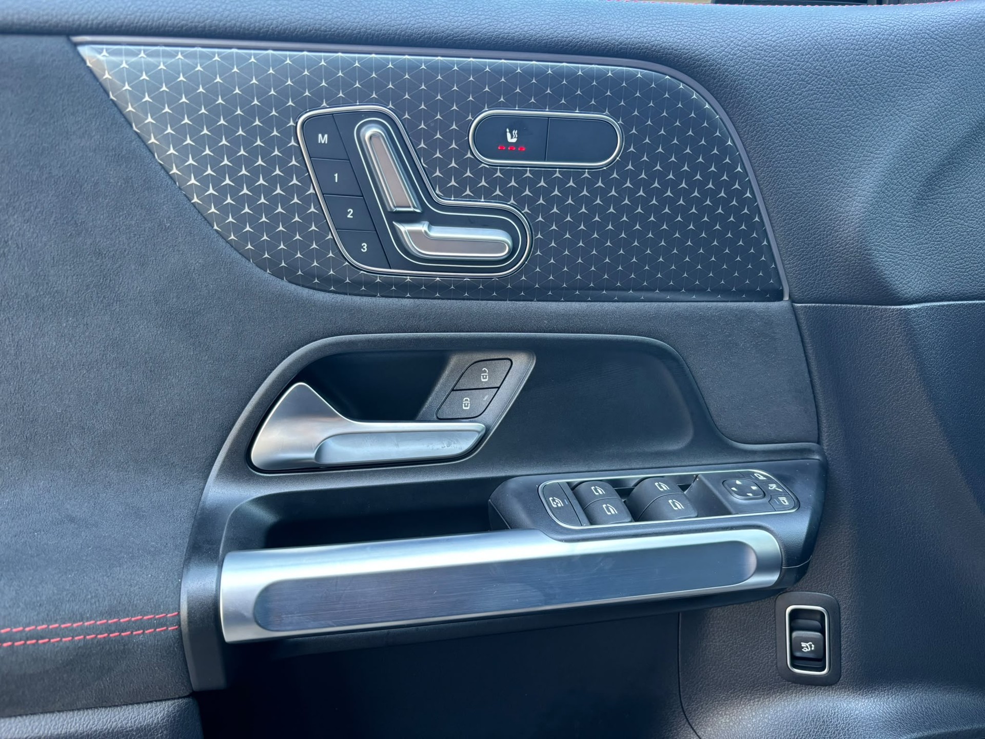 MERCEDES-BENZ EQB 350 Excellence AMG-Line 4Matic-image-12