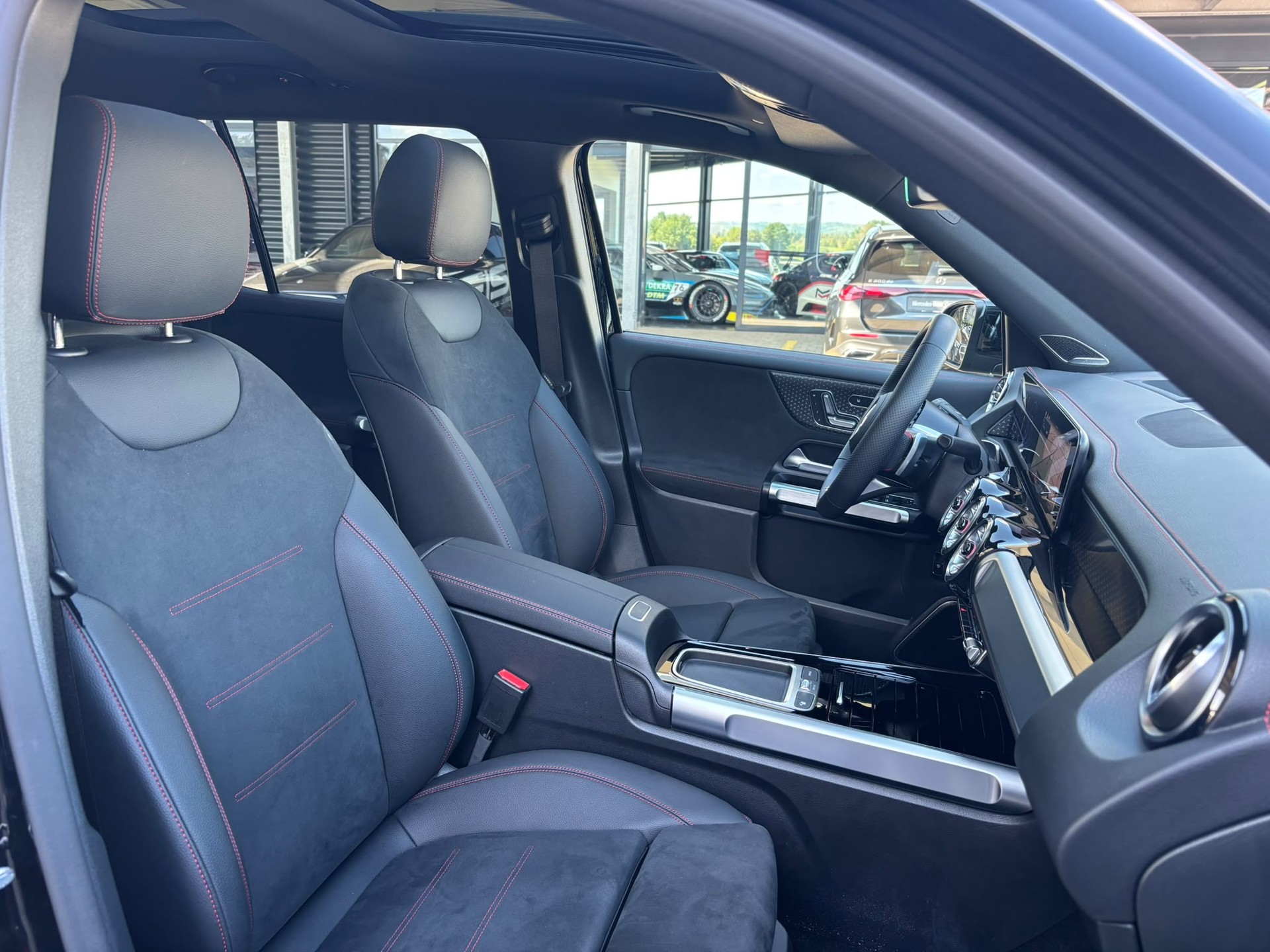 MERCEDES-BENZ EQB 350 Excellence AMG-Line 4Matic-image-8
